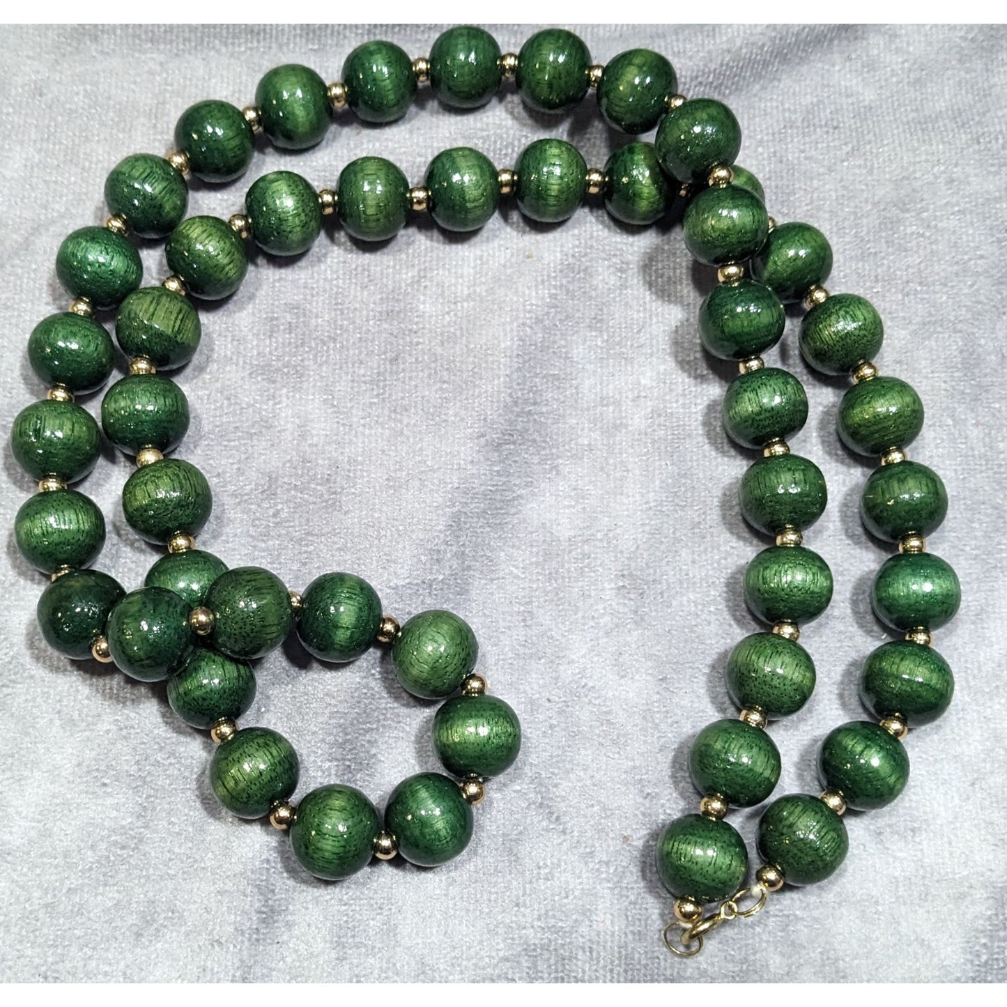 Vintage Elegant Green And Gold Tone Wood Beaded Necklace