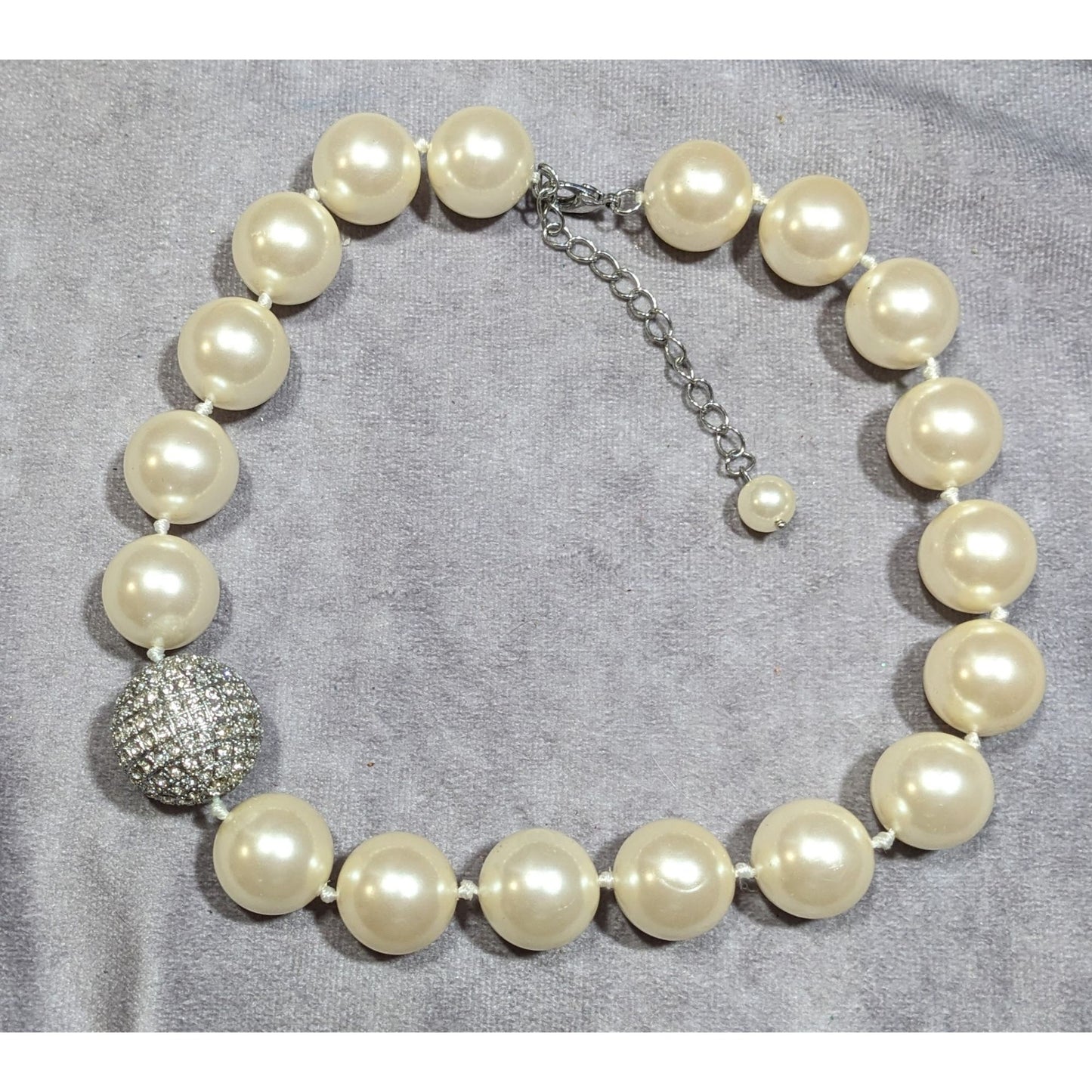 Vintage Glam Chunky Faux Pearl Necklace With Rhinestone Bead Accent