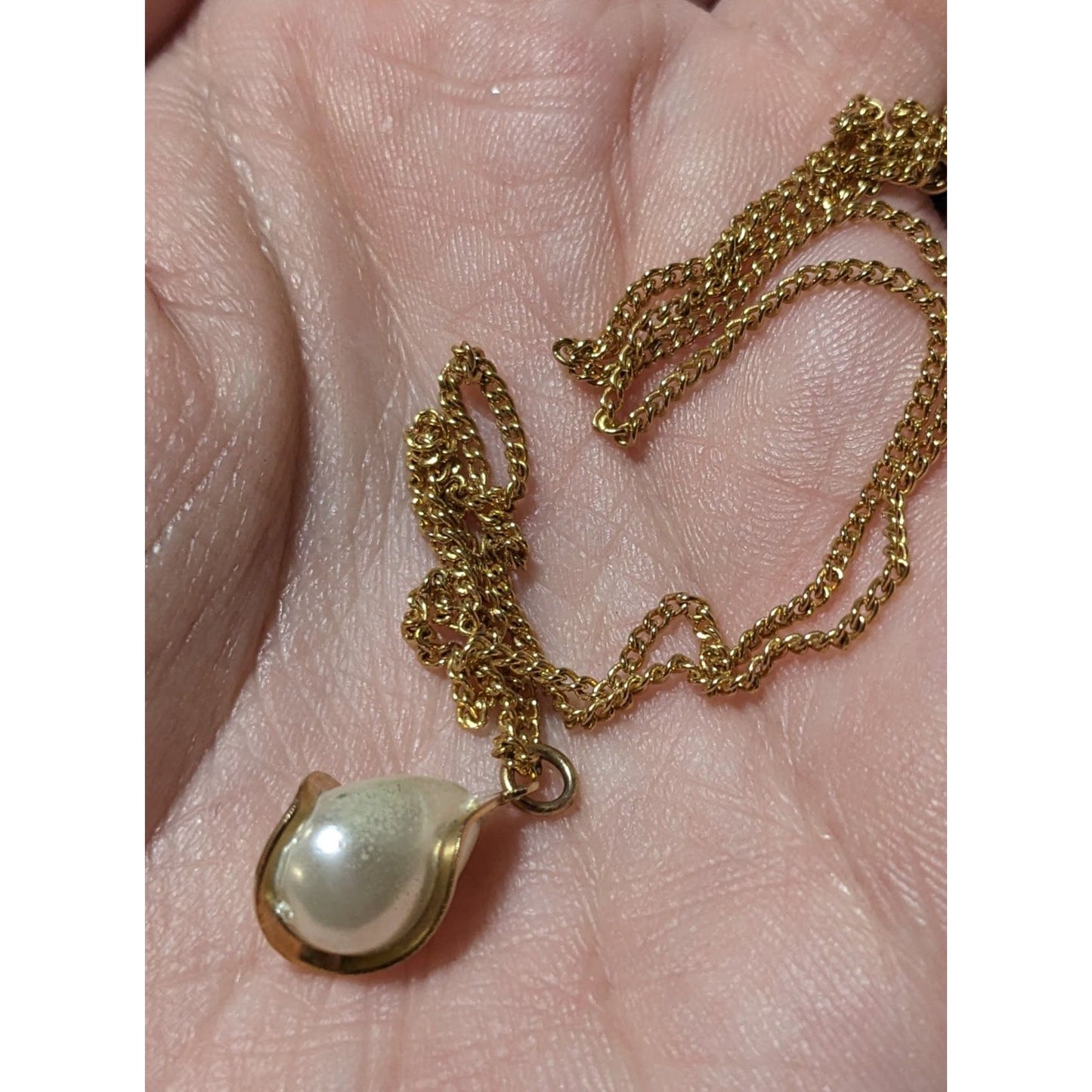 Elegant Swirl Wrapped Pearl Pendant Necklace