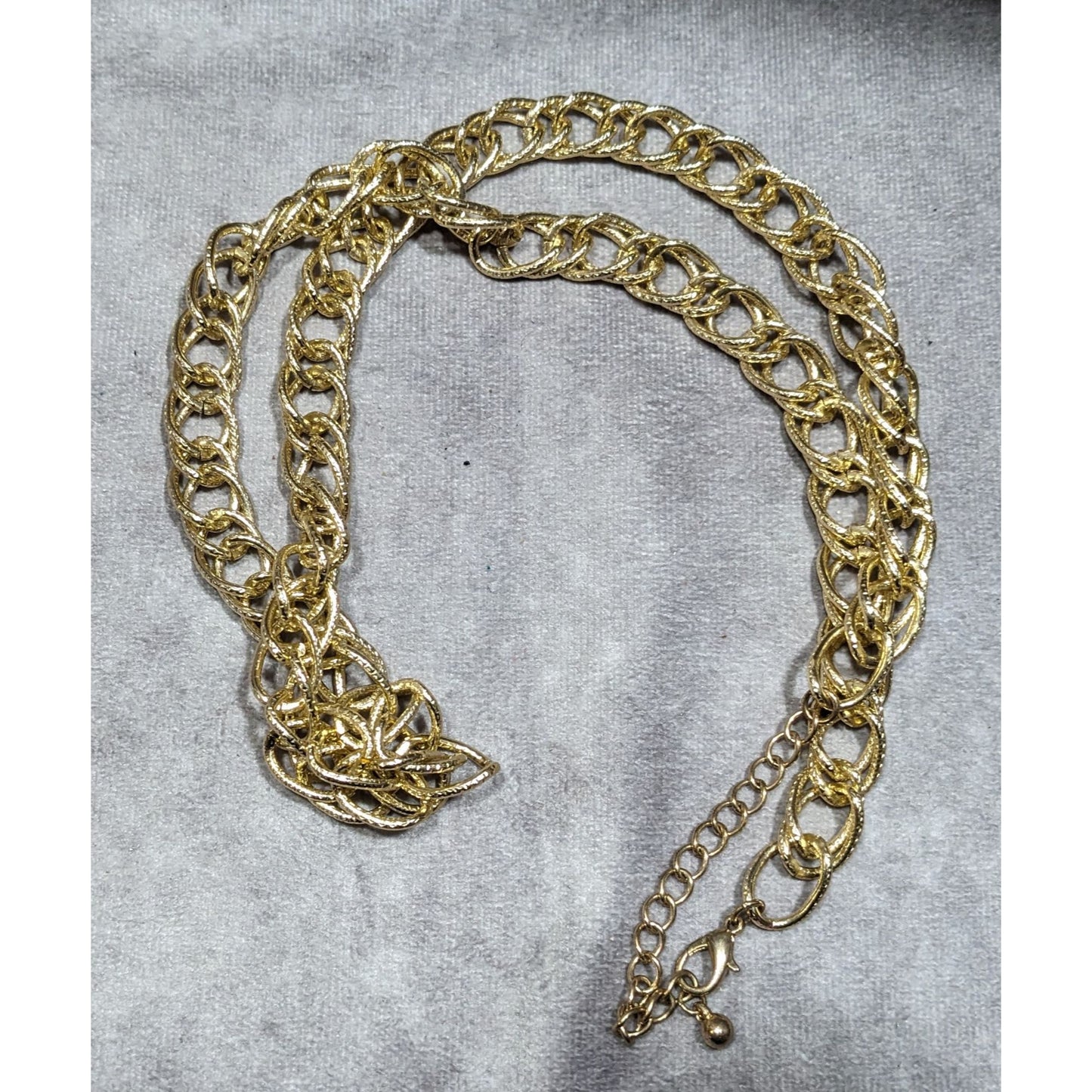 Lightweight Textured Gold Tone Chain Necklace