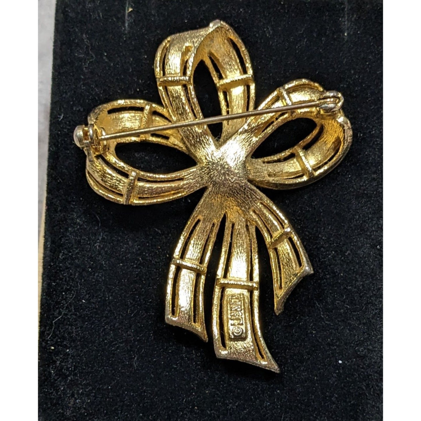 Vintage Lisner Gold Town Bow Brooch With Faux Pearl Accent