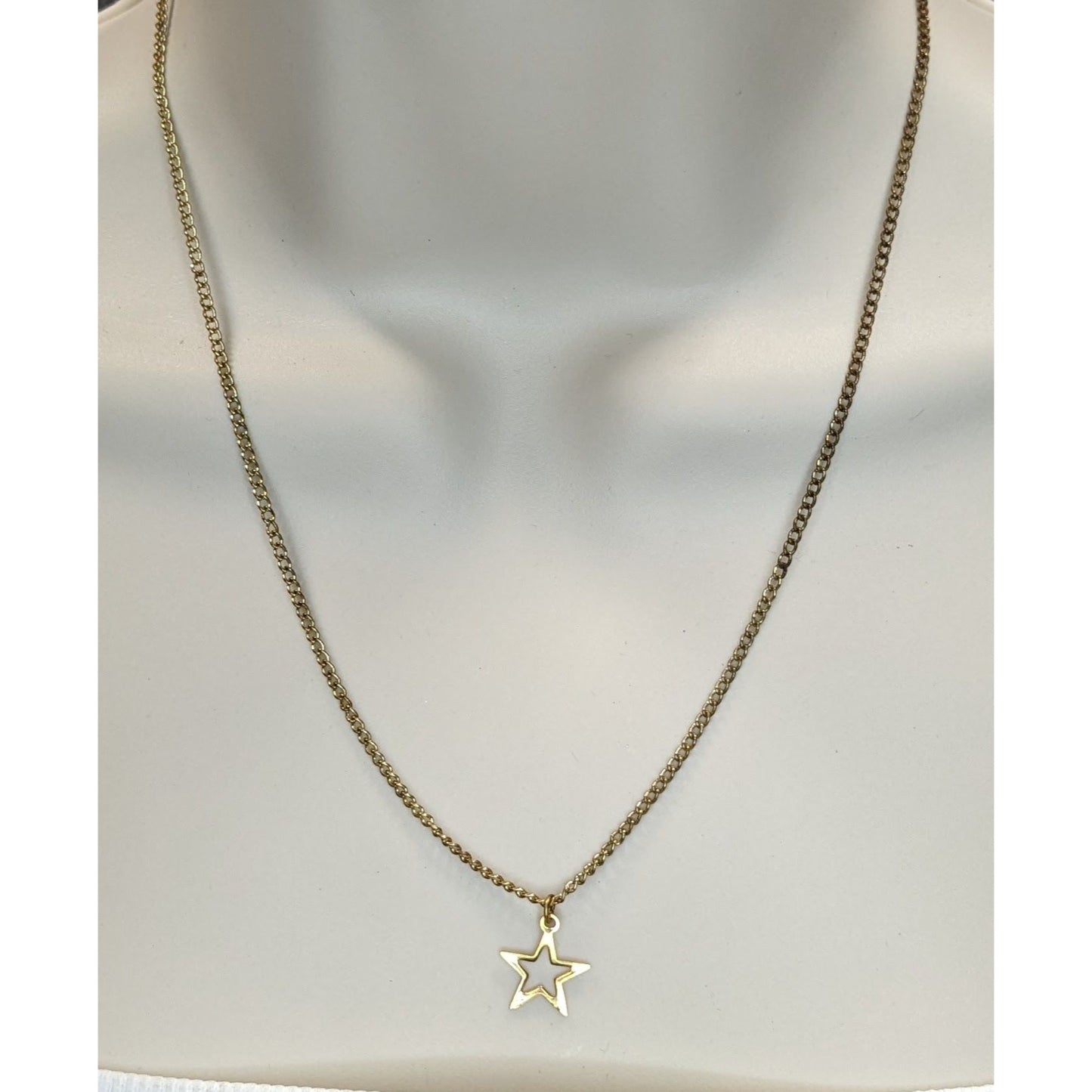 Vintage Dainty Open Heart Pendant Necklace Gold Tone Minimalist Romantic Jewelry