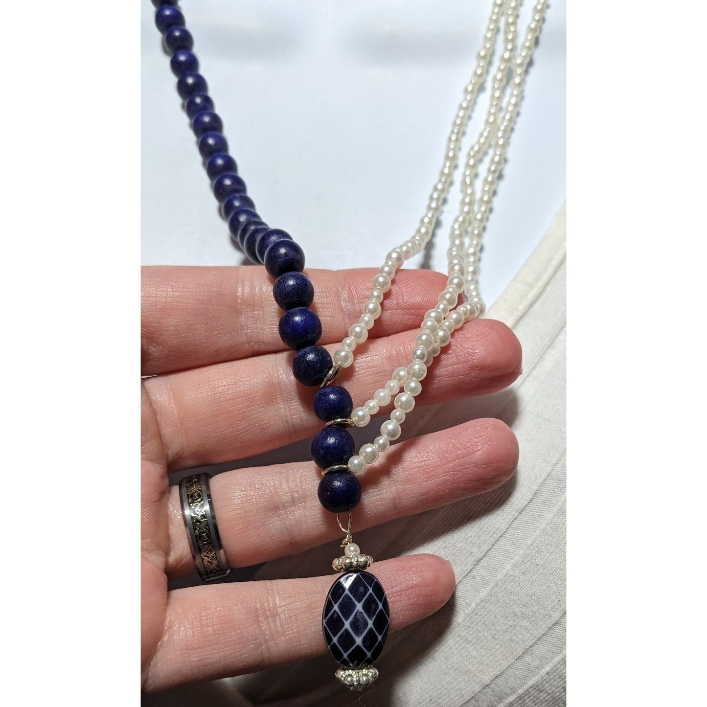 Blue And White Wood Pearl Beaded Necklae