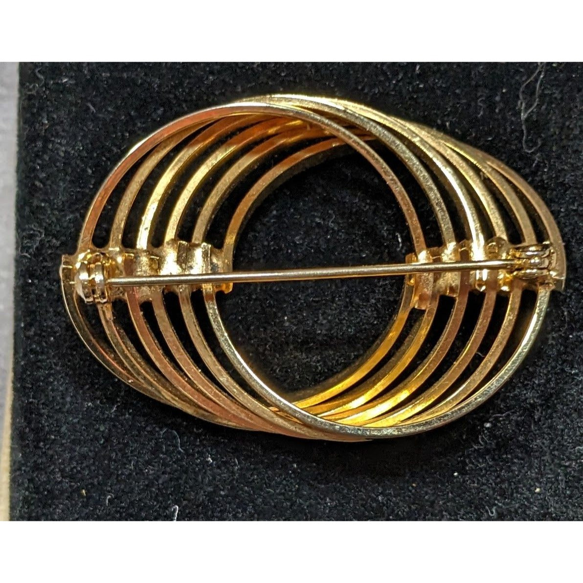 Vintage Interlocking Rig Gold Tone Brooch