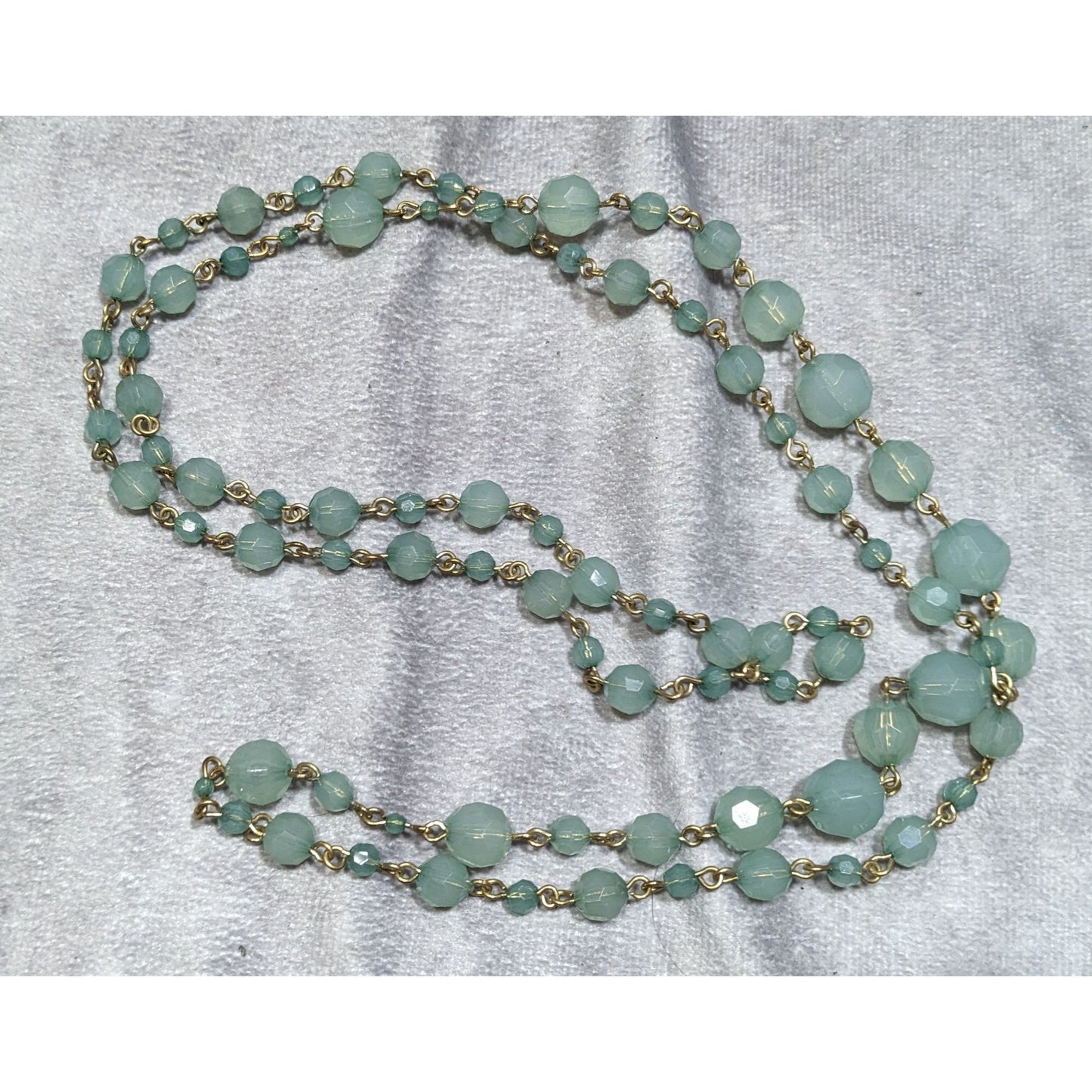Vintage Green Acrylic Beaded Necklace With Gold-Tone Links