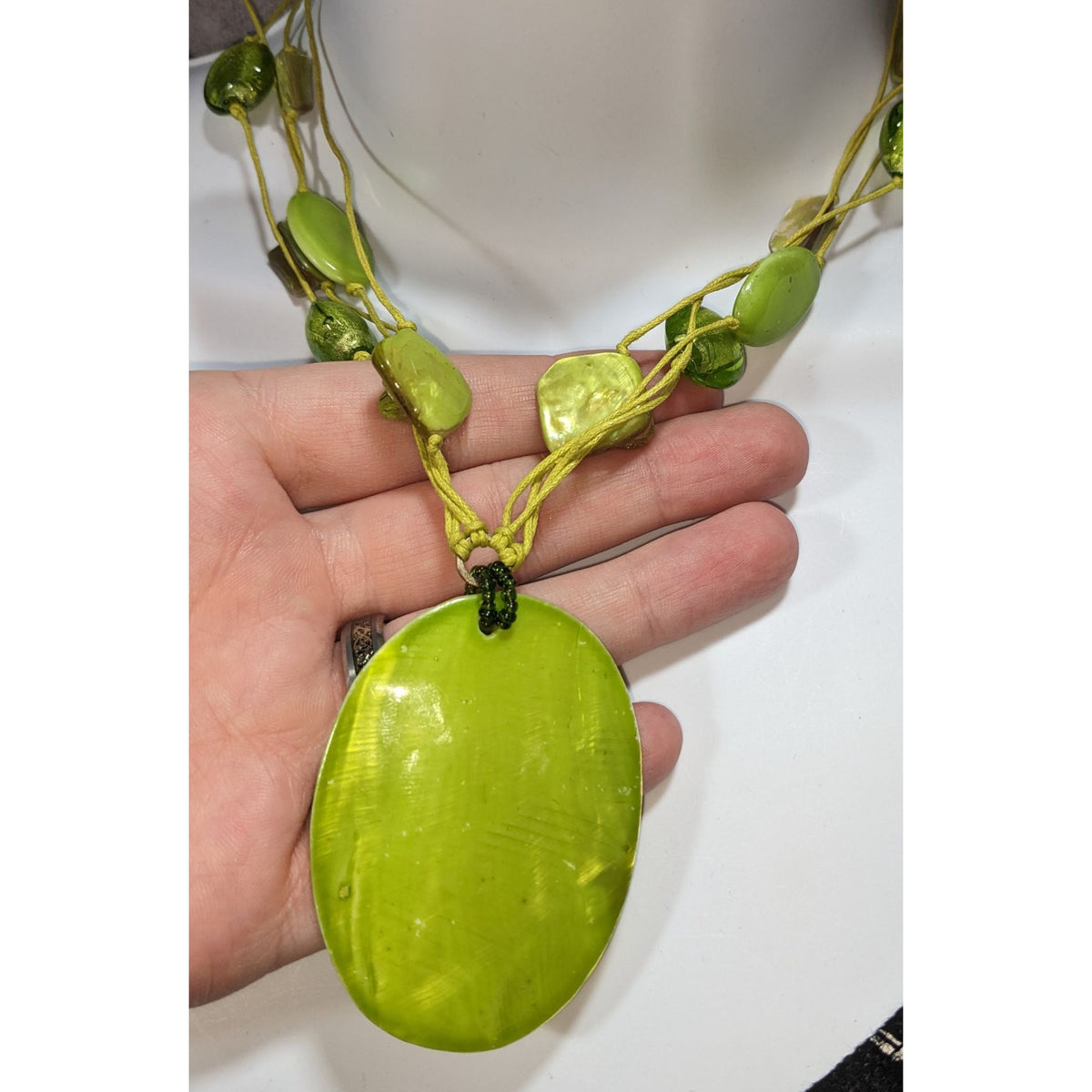 Coldwater Creek Vintage 90s Boho Shell Green Pendant Necklace 16 Inch