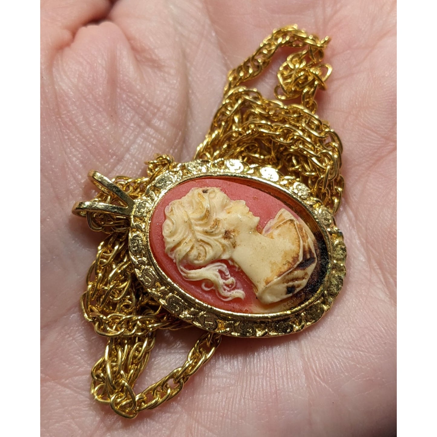 Vintage Cameo Pendant Necklace With Ornate Chain & Intricate Profile Design