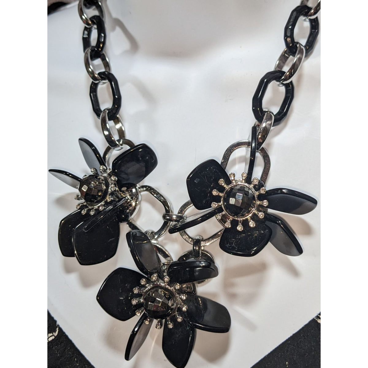 Ann Taylor Vintage Gothic Glam Black Floral Statement Necklace 18 Inch