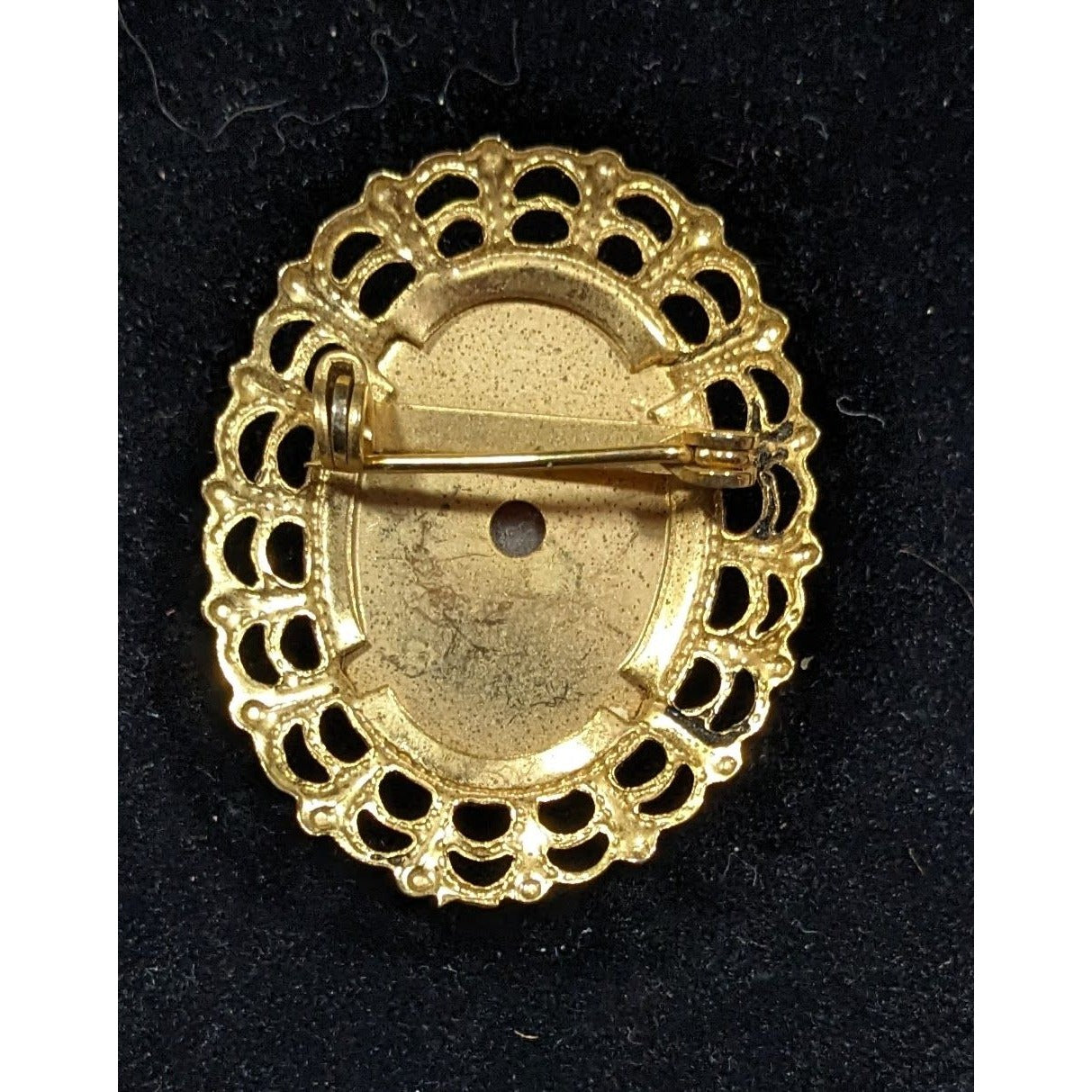 Vintage Coquette Carved Cameo Brooch Gold Tone And Pink