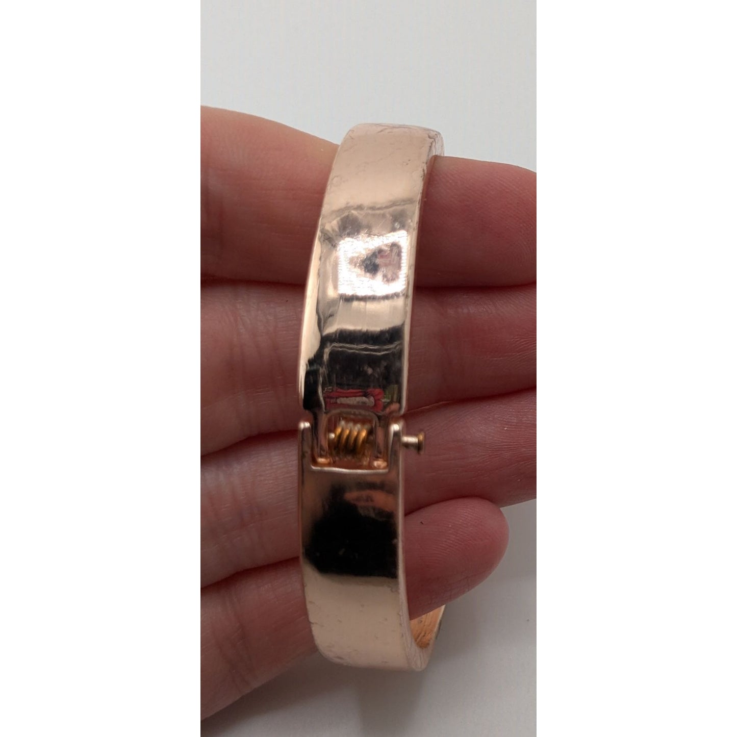 Guess Rose Gold Tone Hinged Bangle Bracelet Minimalist Modern Statement Cuff