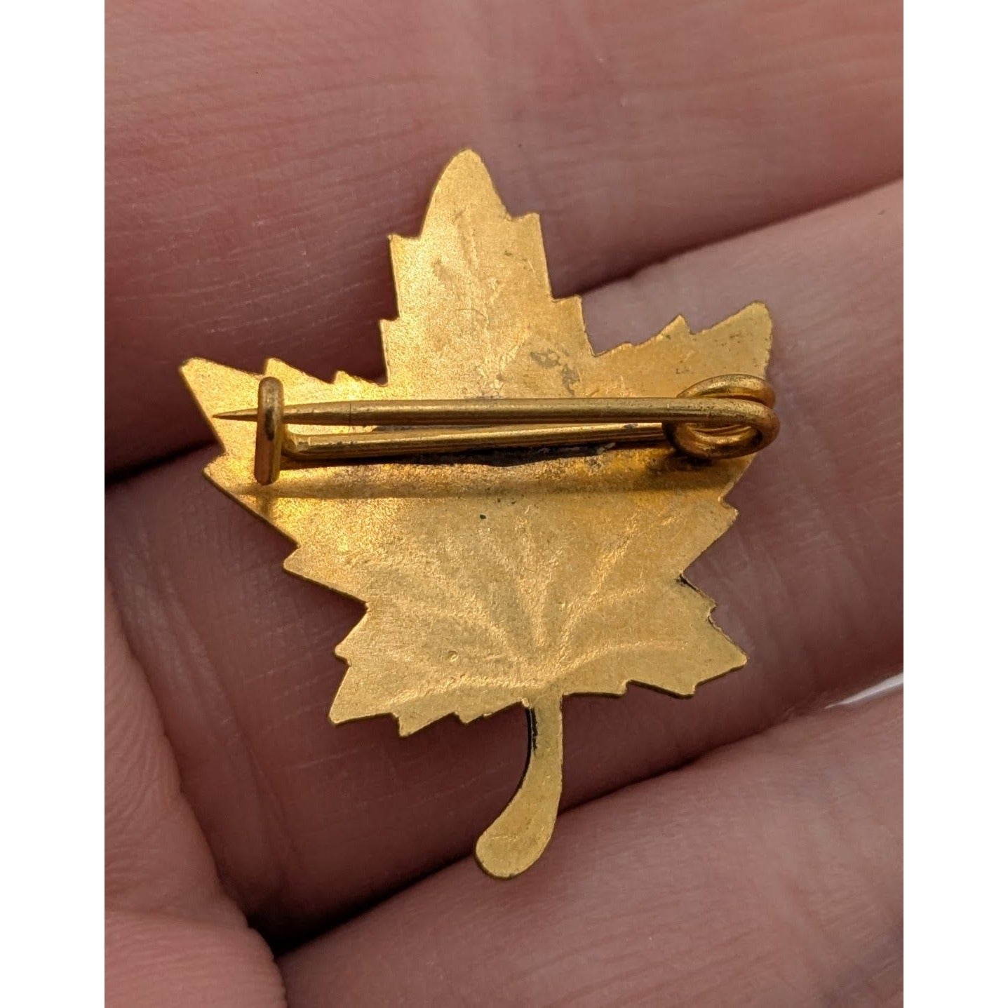 Vintage Canadian Ottowa Engraved Maple Leaf Gold Tone Souvenir Brooch