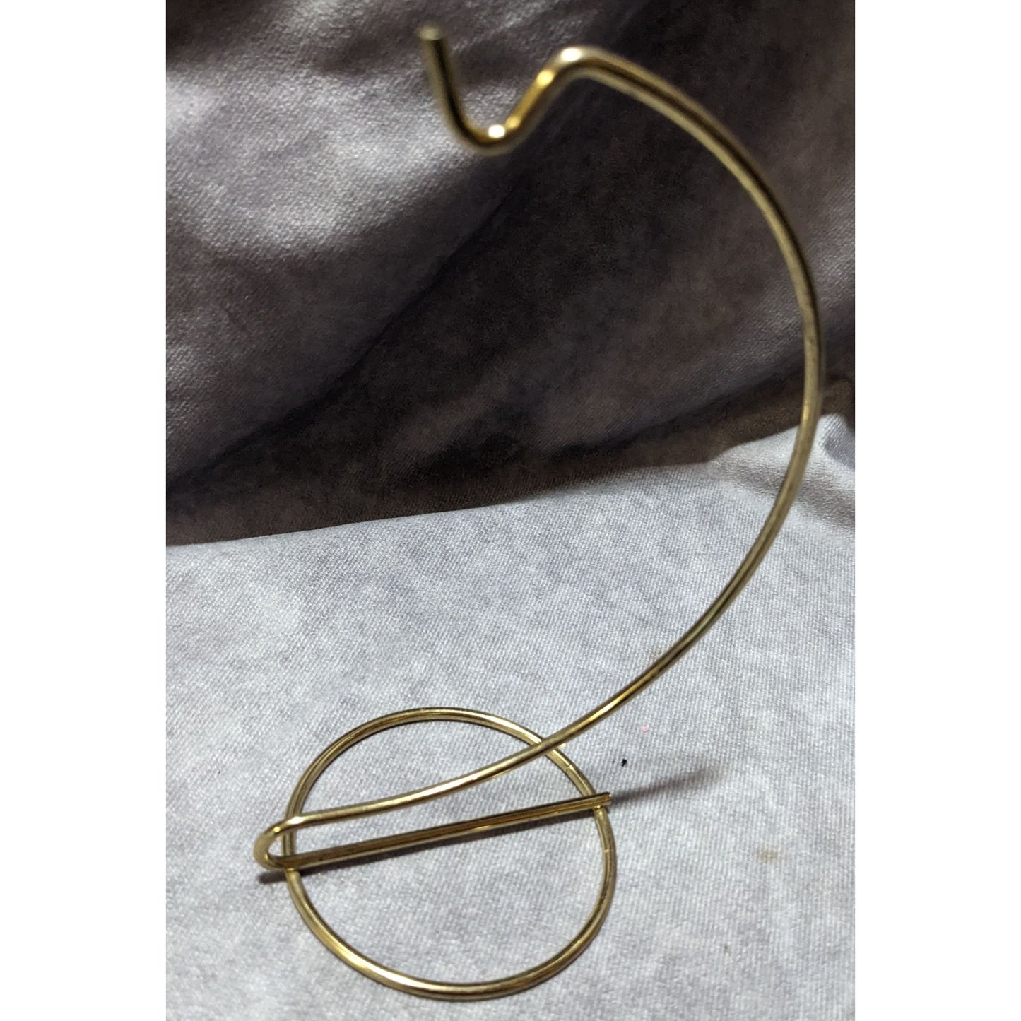 6 Inch Brass Metal Wire Ornament Hanging Stand