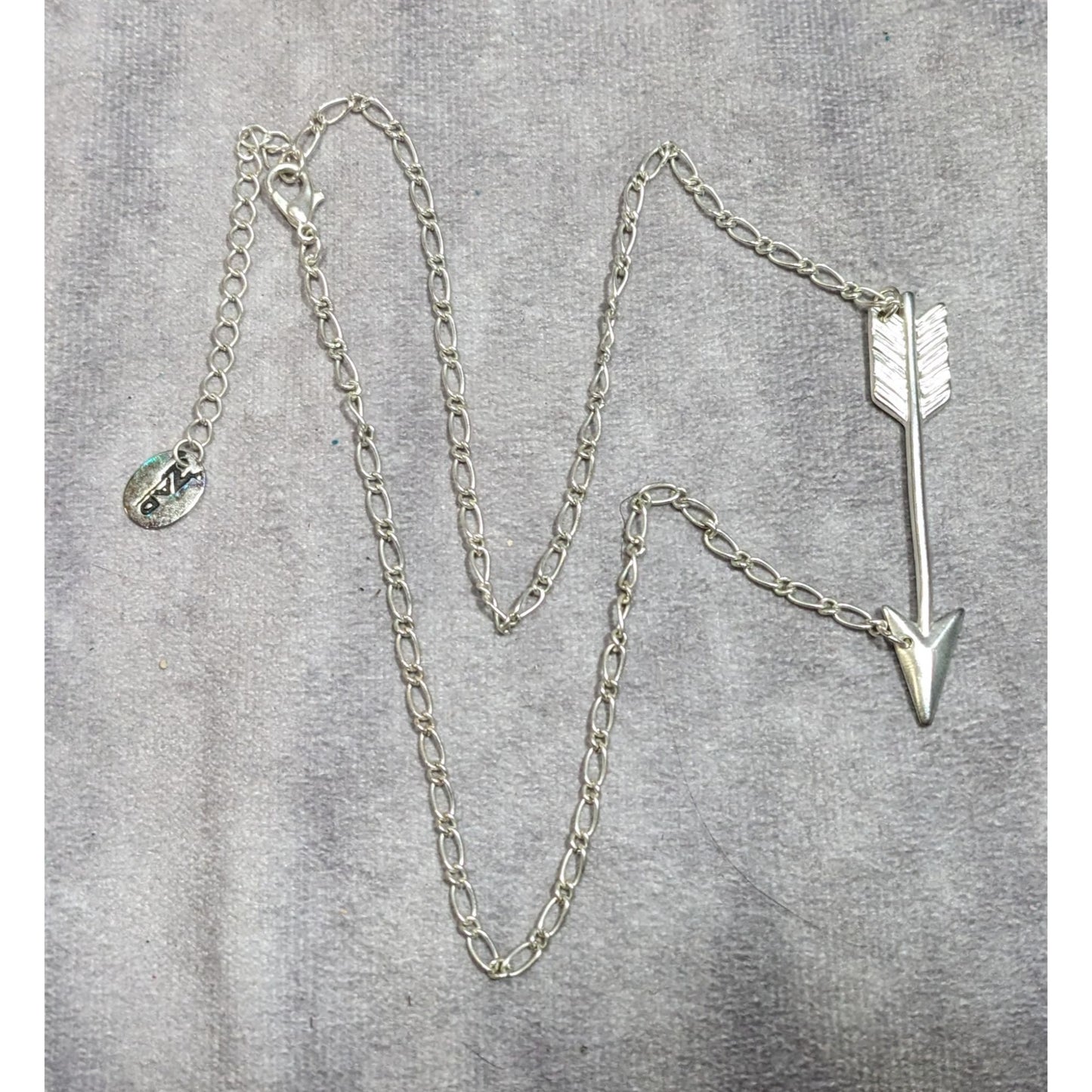ZAD Vintage 90s Silver Tone Arrow Necklace