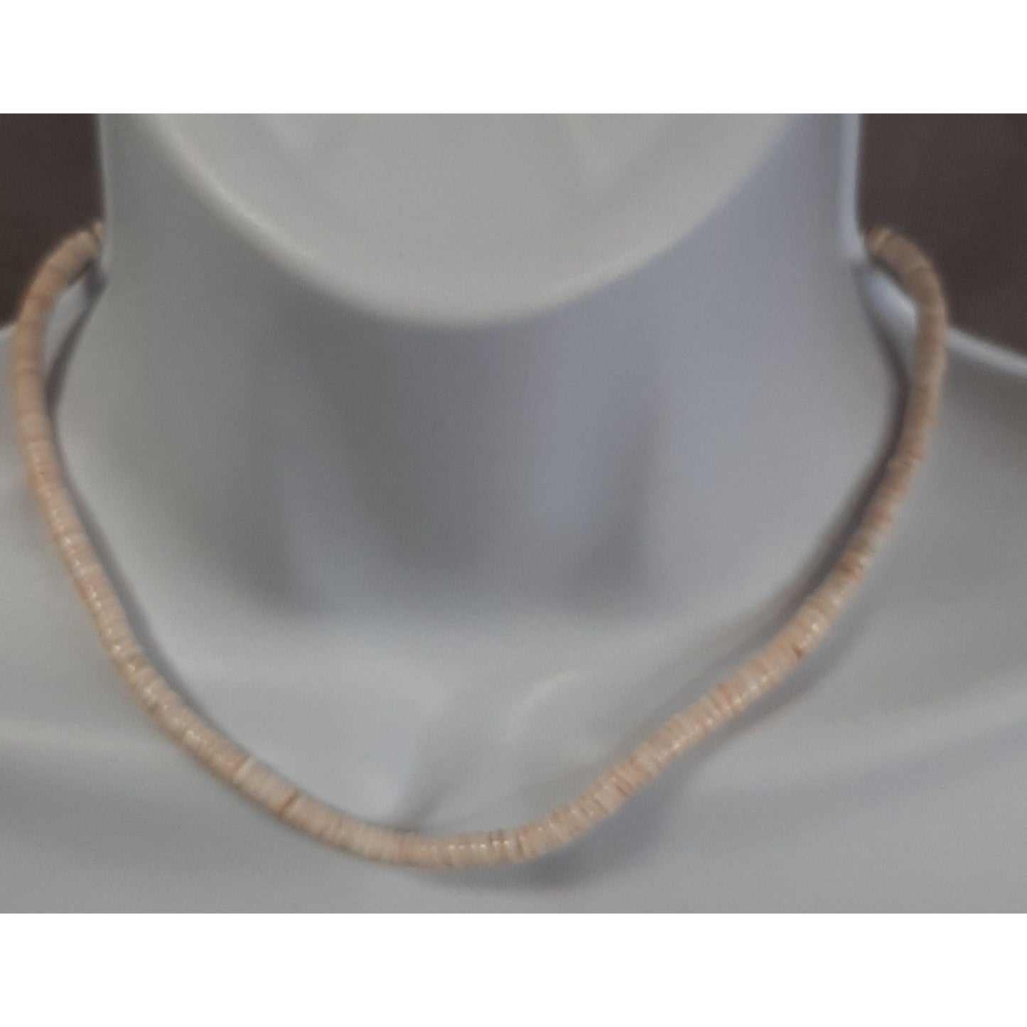Beachy 90s Style Cream Puka Shell Necklace