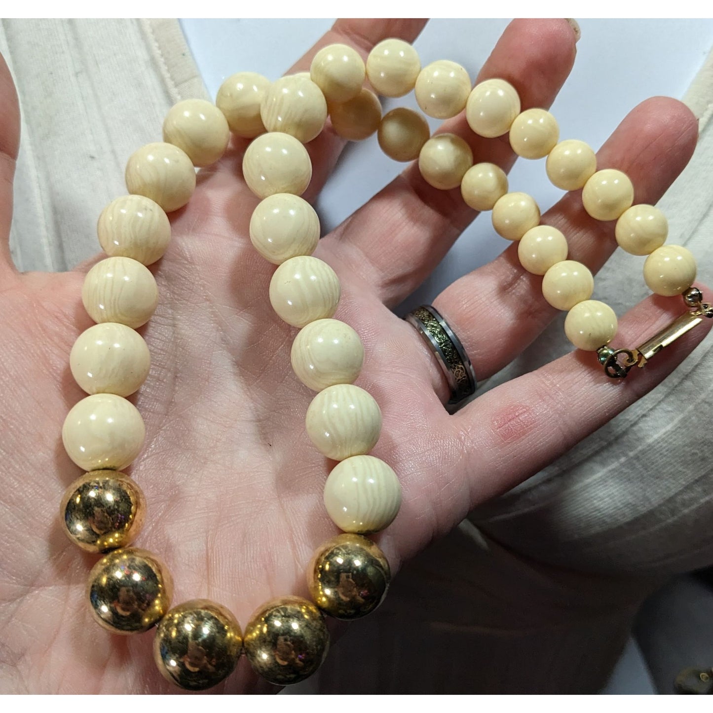 Vintage Marbled Cream Lucite And Gold Tone Beaded Necklace