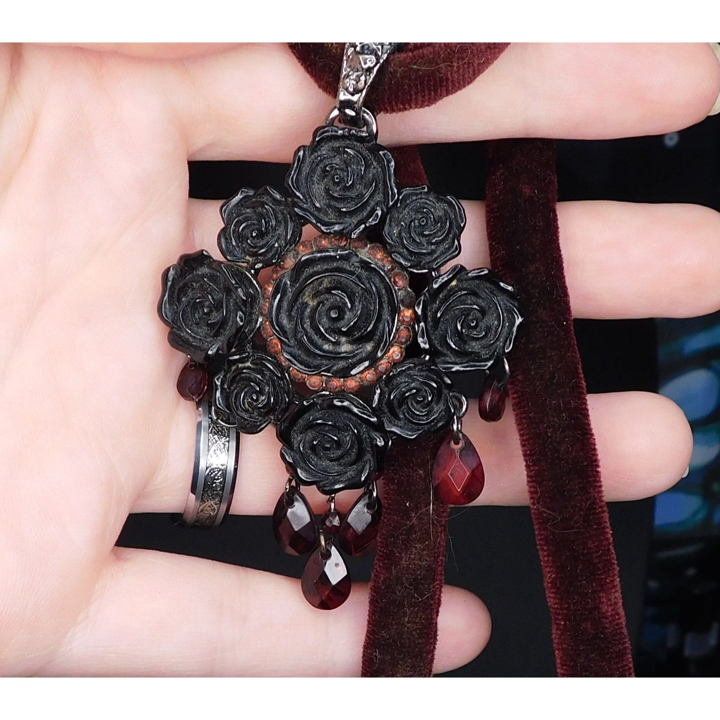 Gothic Vampire Rose Velvet Necklace With Dangling Gems