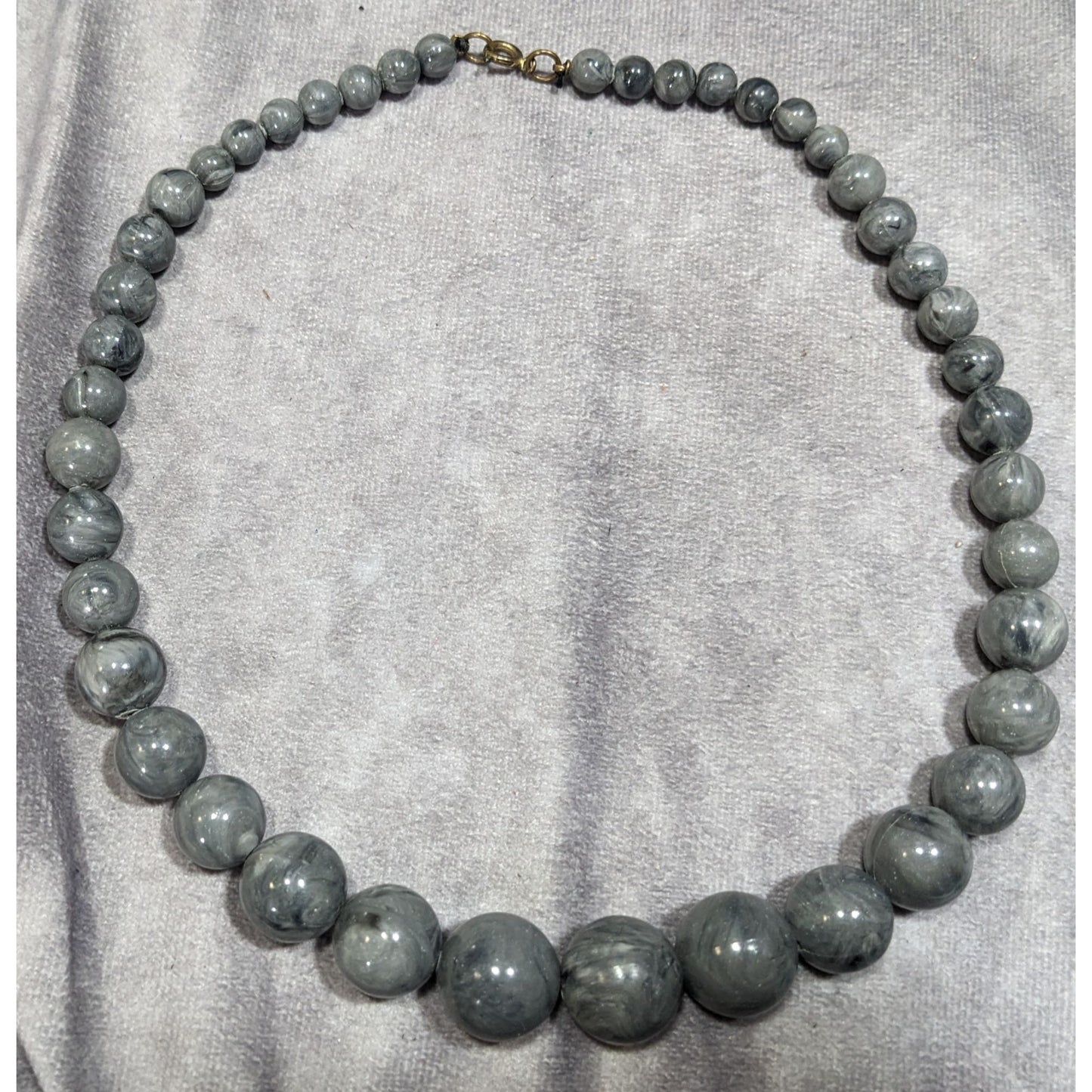 Causal Marbled Grey Graduated Plastic Bead Necklace