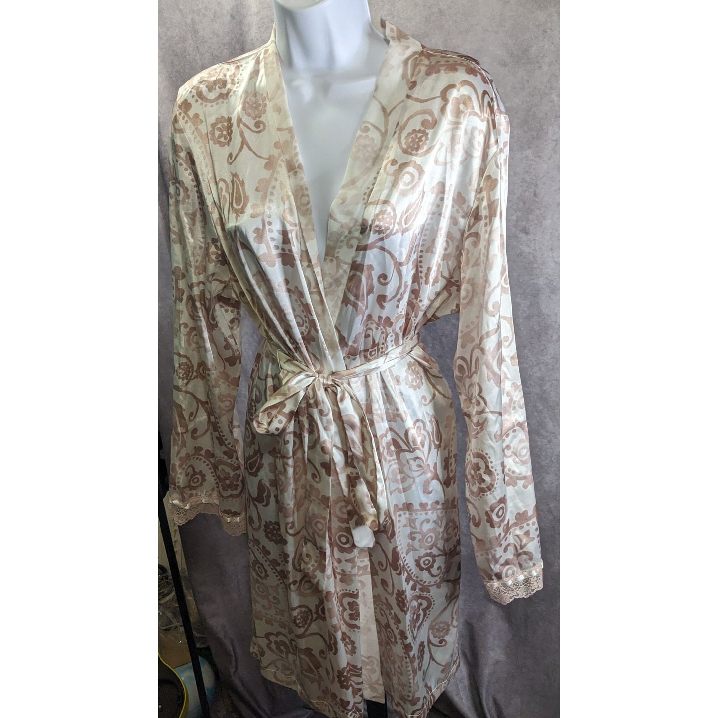 Elegant Apt. 9 Intimates Womens XL Silky Floral Paisley Robe With Tie Waist & Lace Trim 100% Polyester