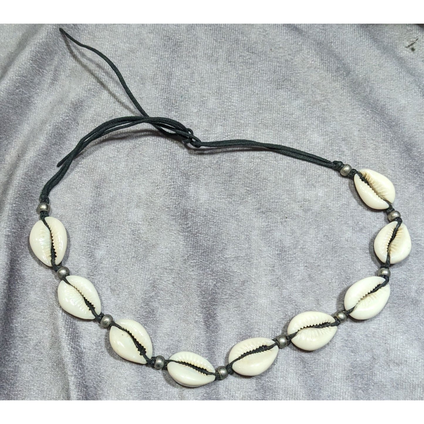Vintage 90s Beachy Puka Shell Tie On Necklace With Silver Tone Accent Beads