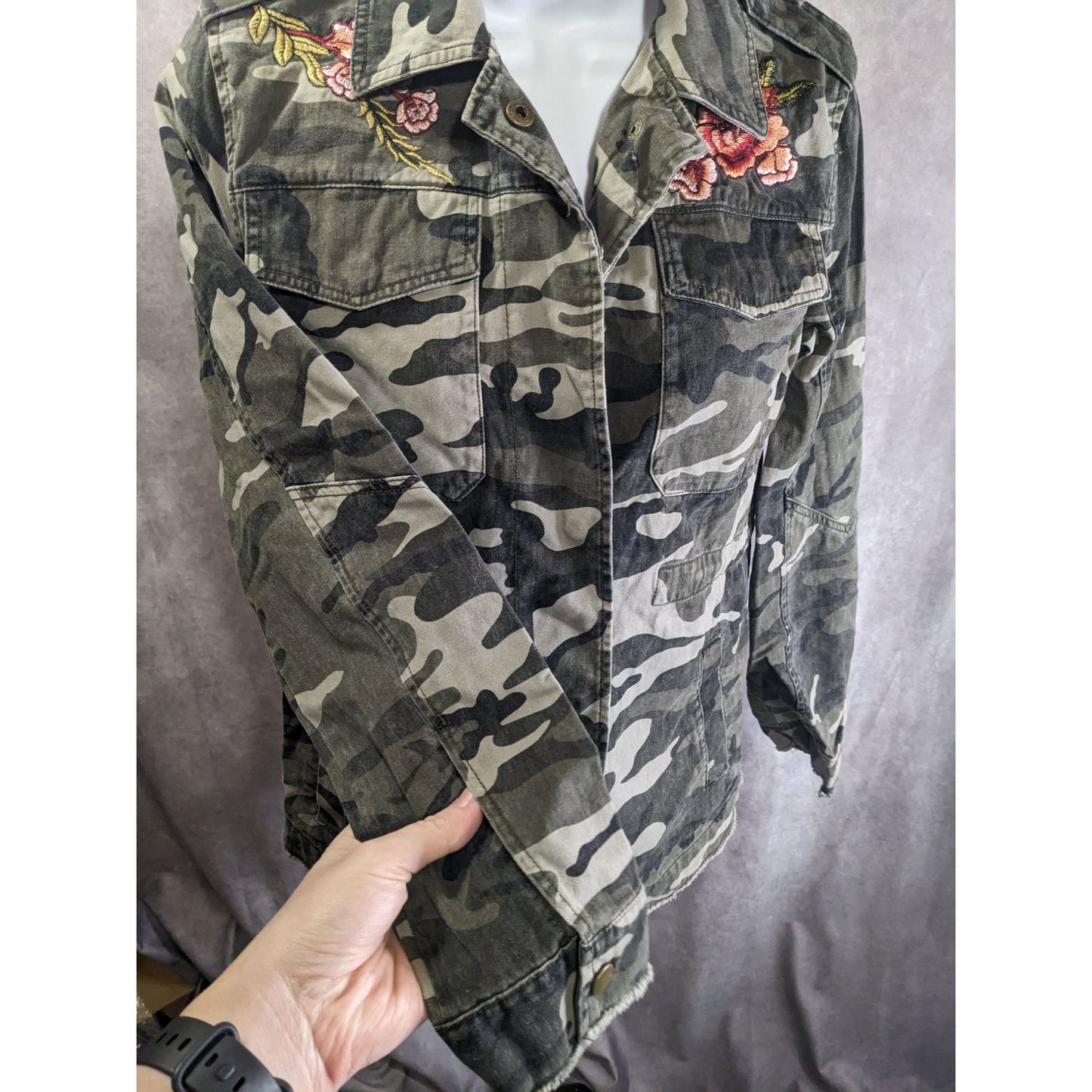 Vintage Atmosphere Camo Jacket With Floral Embroidery Button Front Military Style