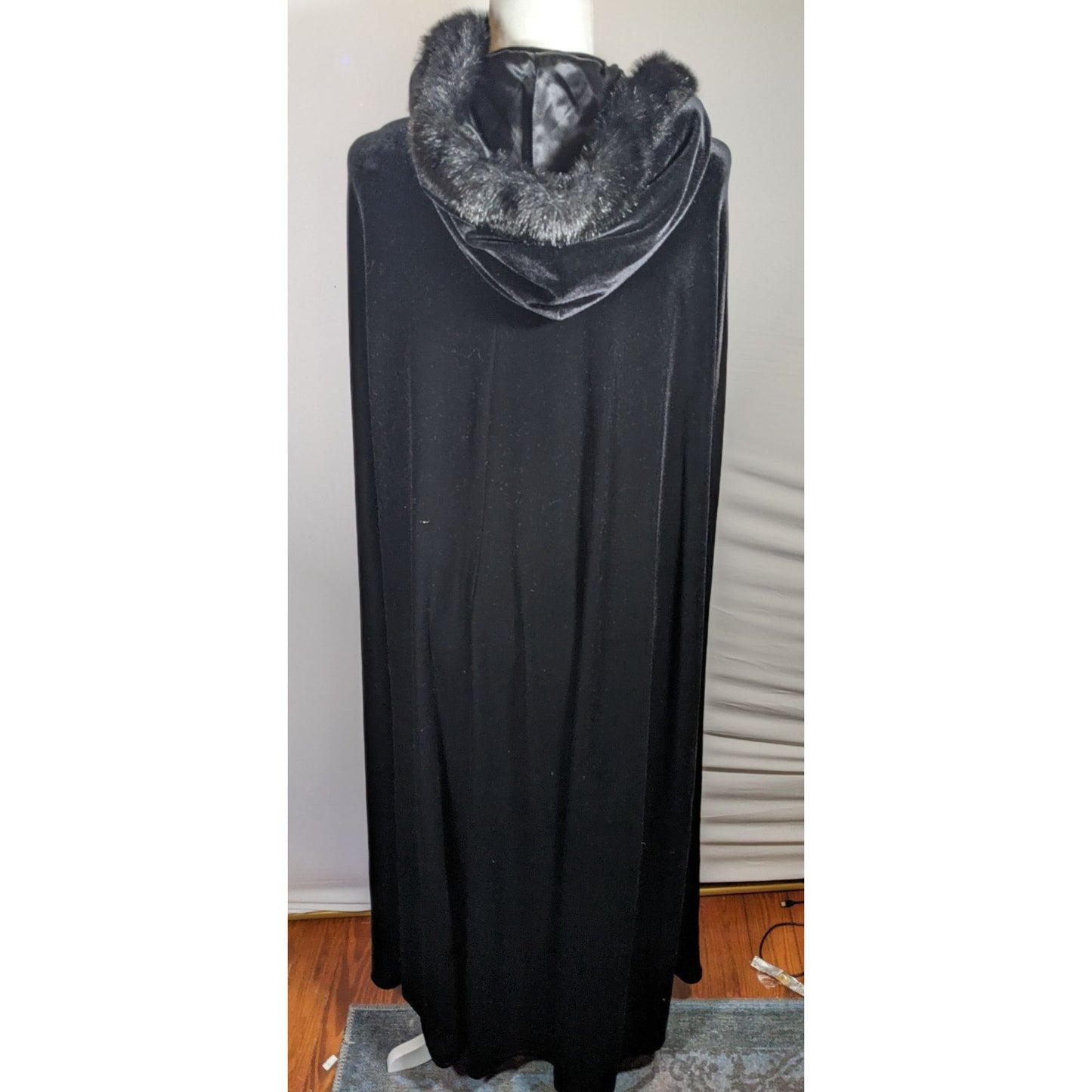 Vintage Gothic Jeffrey & Dara Evenings By Tom Barra Velvet Hooded Cloak With Faux Fur Trimmed Hood