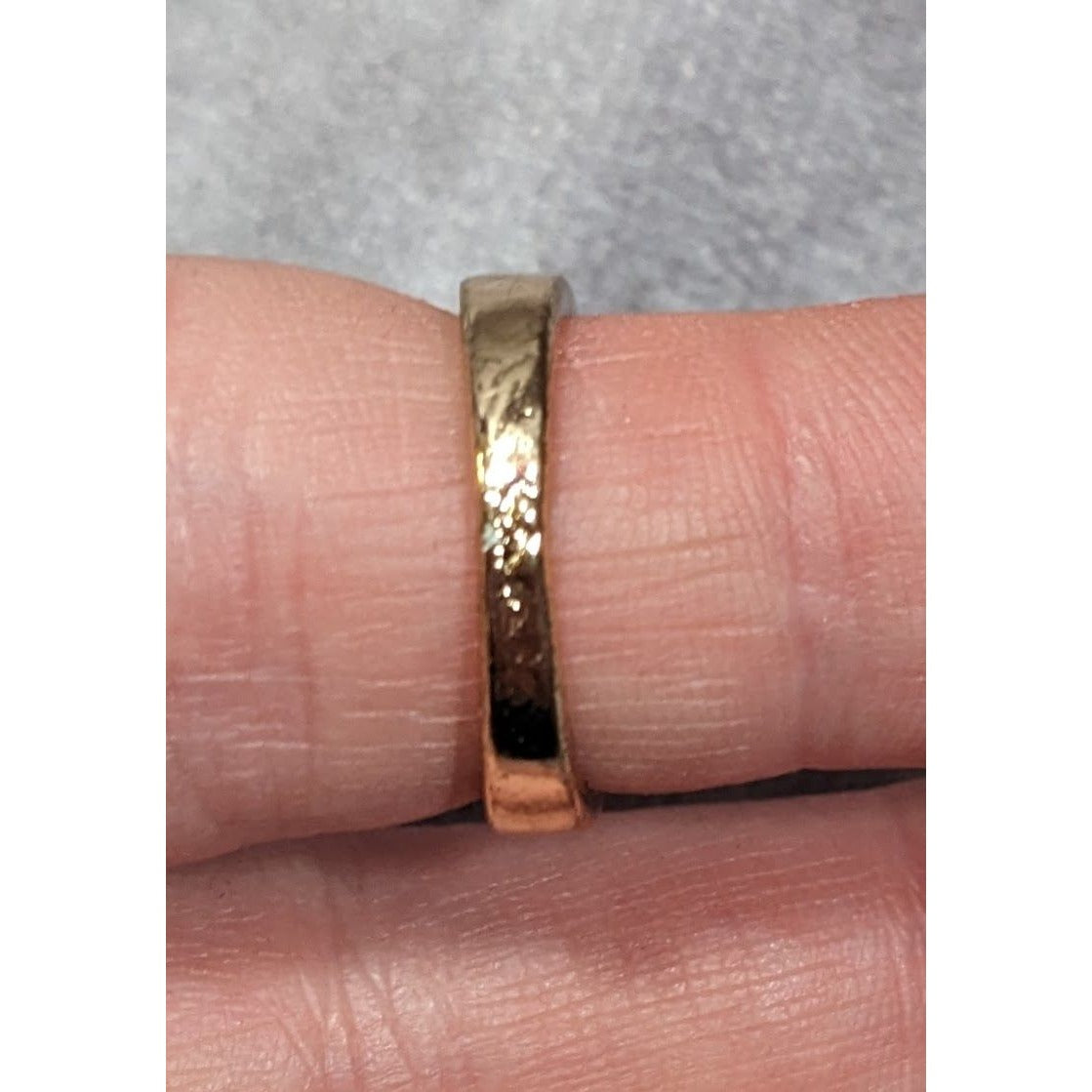 Unique Gold Tone Flat Rectangle Topped Ring Size 6