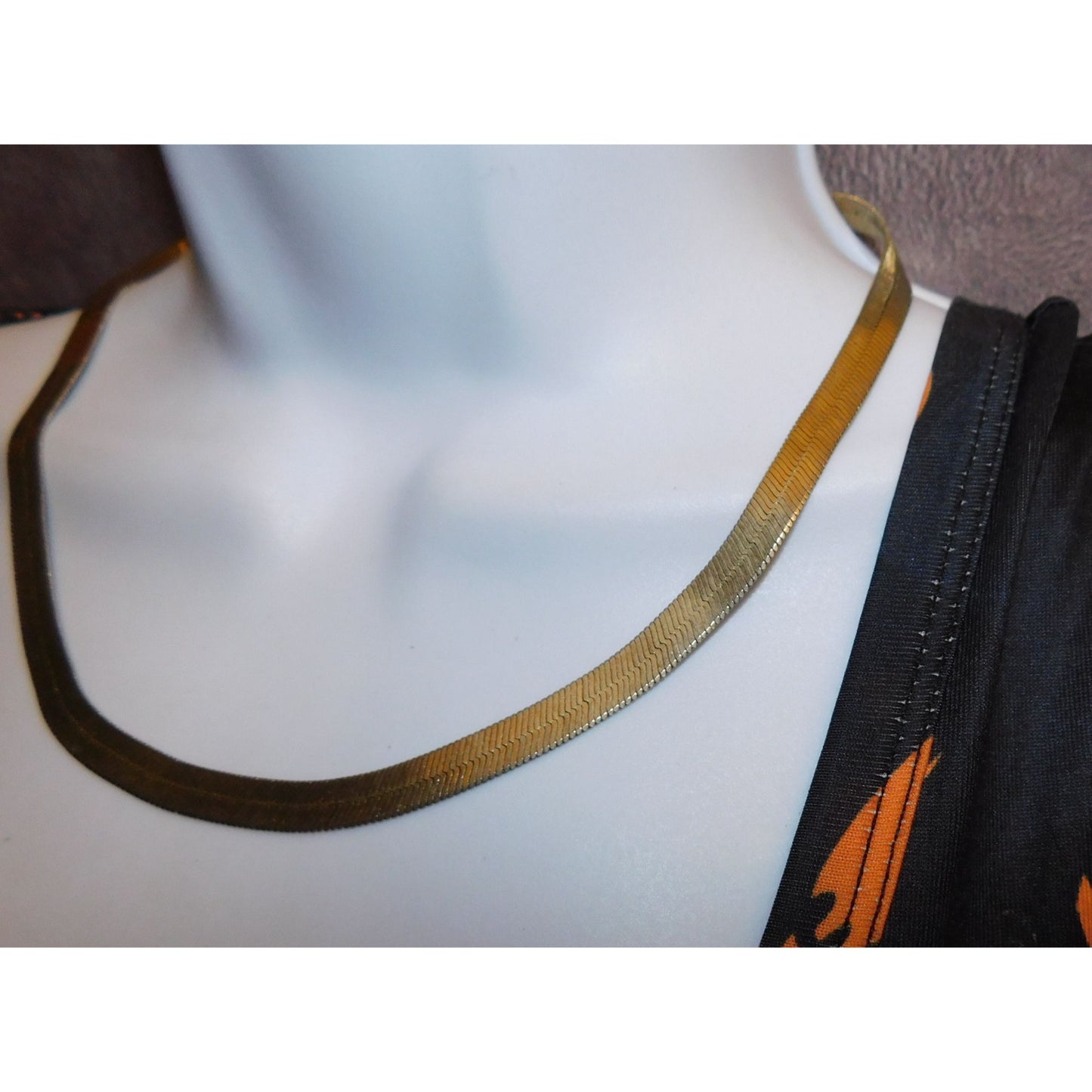 Simple Gold Tone Flat Ribbon Chain Necklace