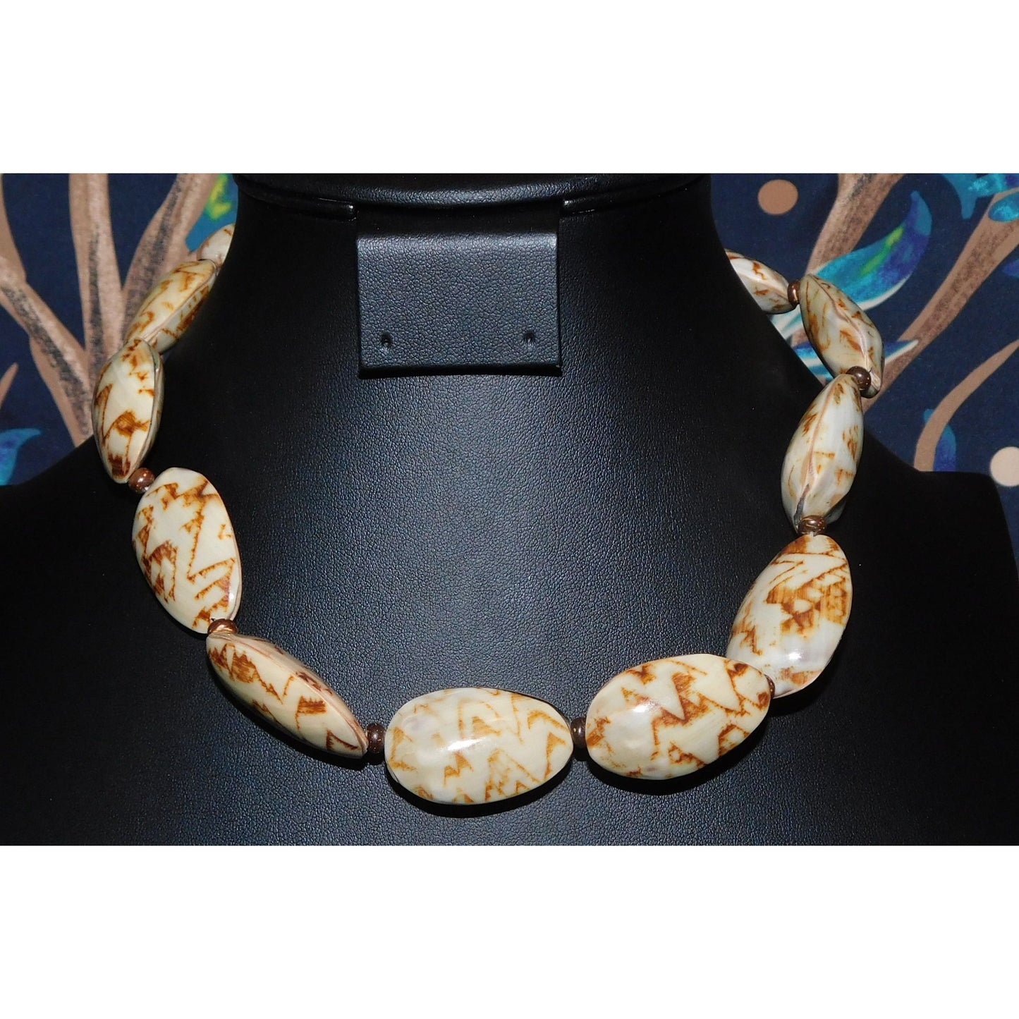Vintage Beachy Brown And Tan Mottled Shell Beaded Necklace