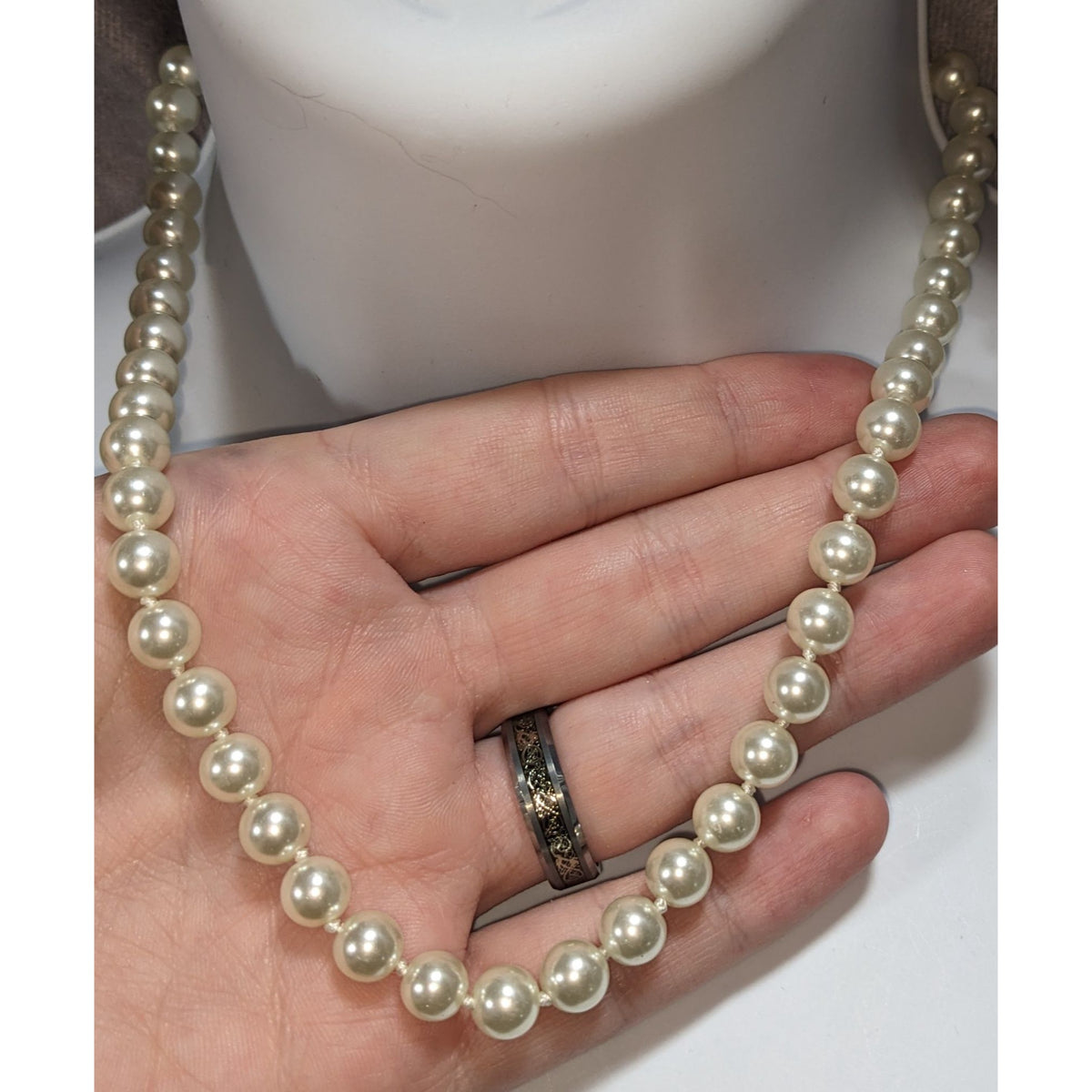 Vintage Classic Glass Pearl Cream Single Strand Necklace 18 Inch Like New
