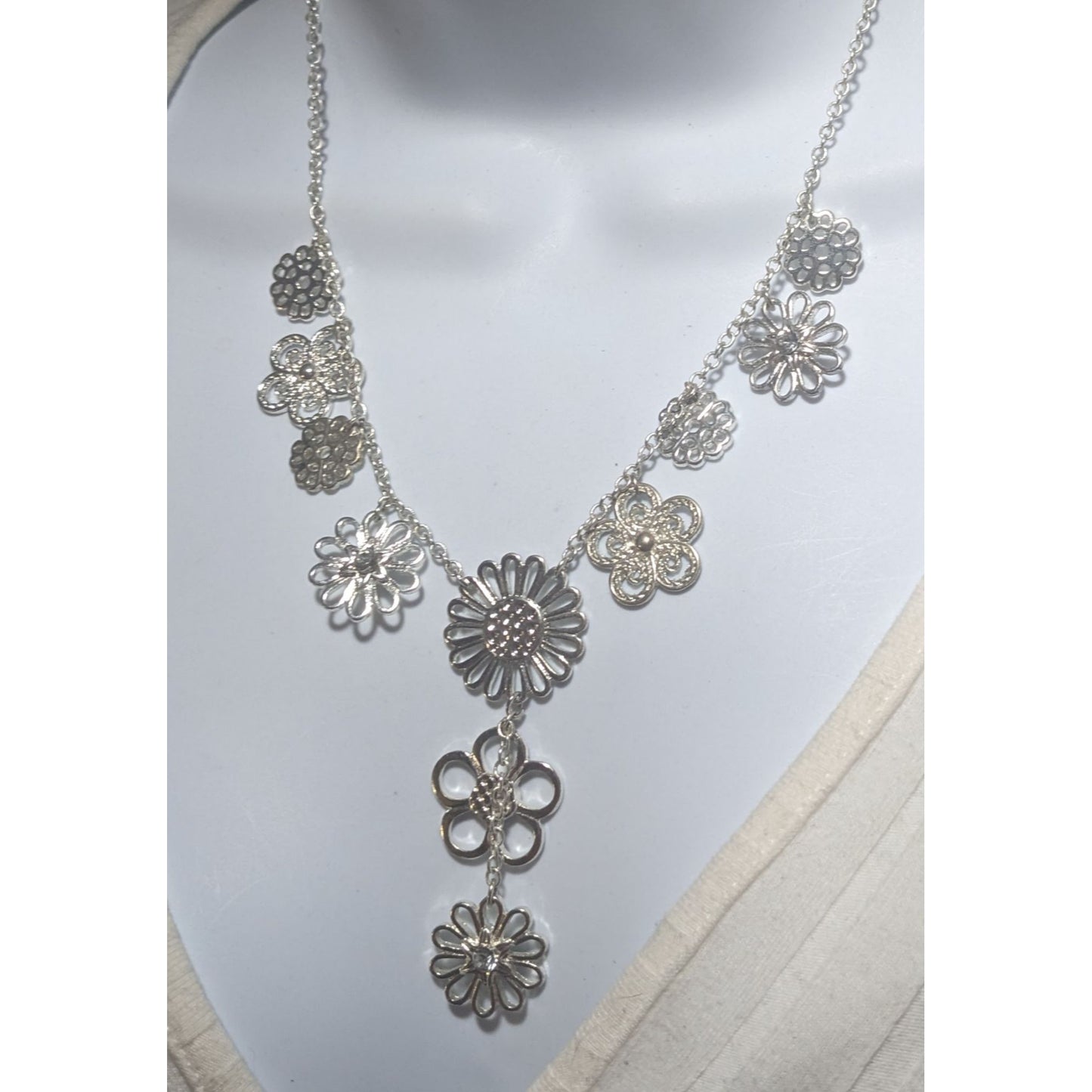 60s Style Silver Floral Lariat Necklace