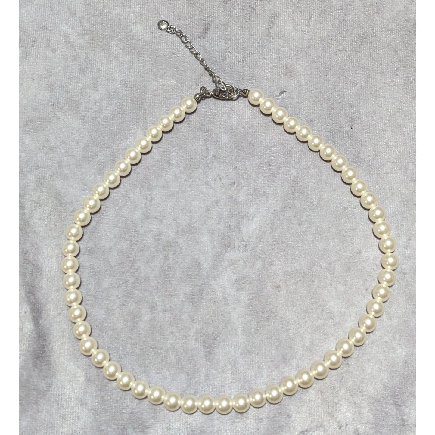 SU Vintage Faux Pearl Necklace