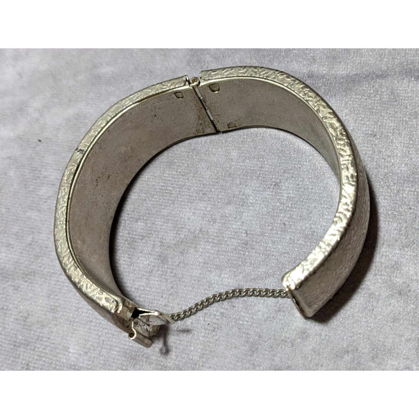 Vintage Silver Etched Floral Hollow Hinge Bracelet