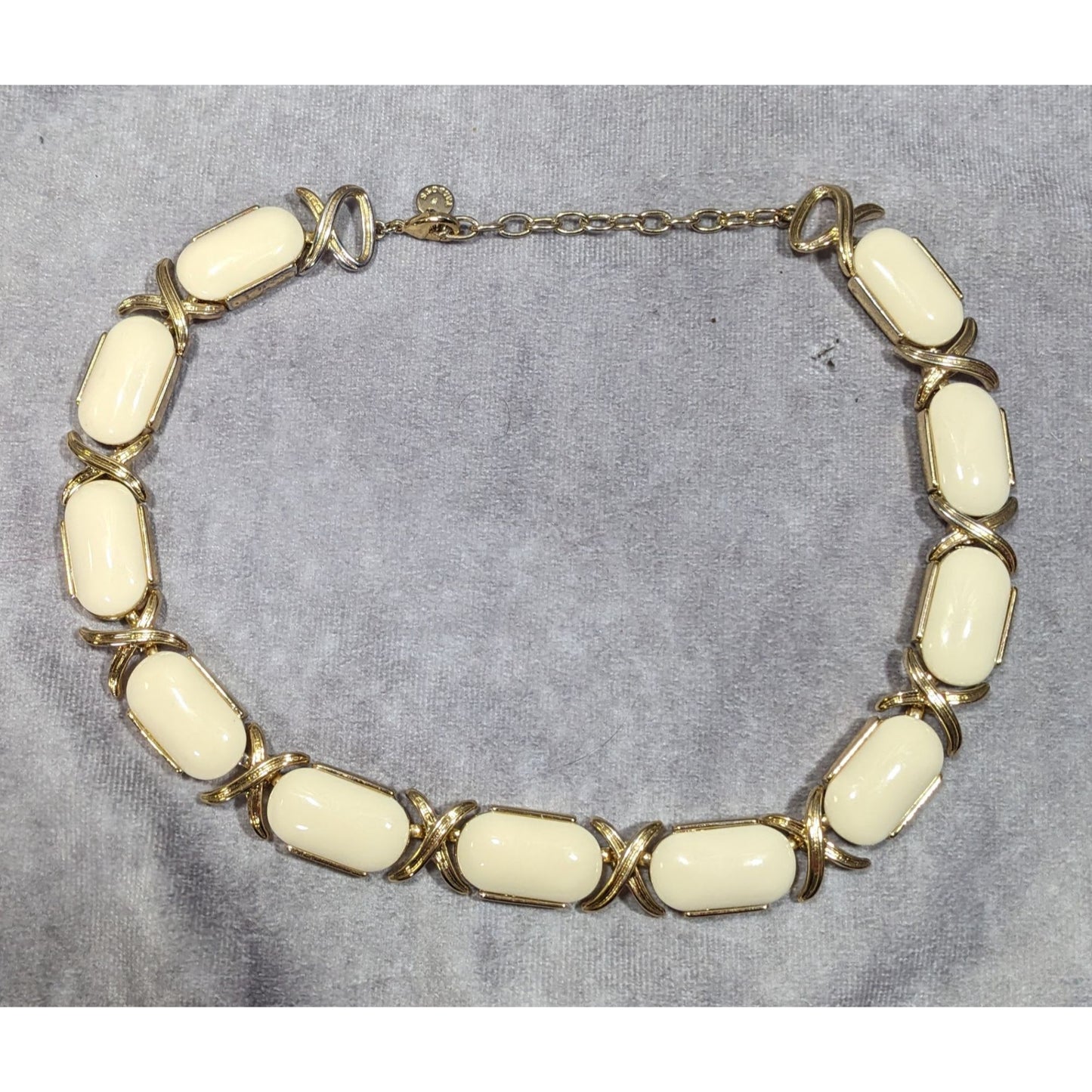 Talbots Preppy Elegant Cream And Gold Tone Statement Necklace