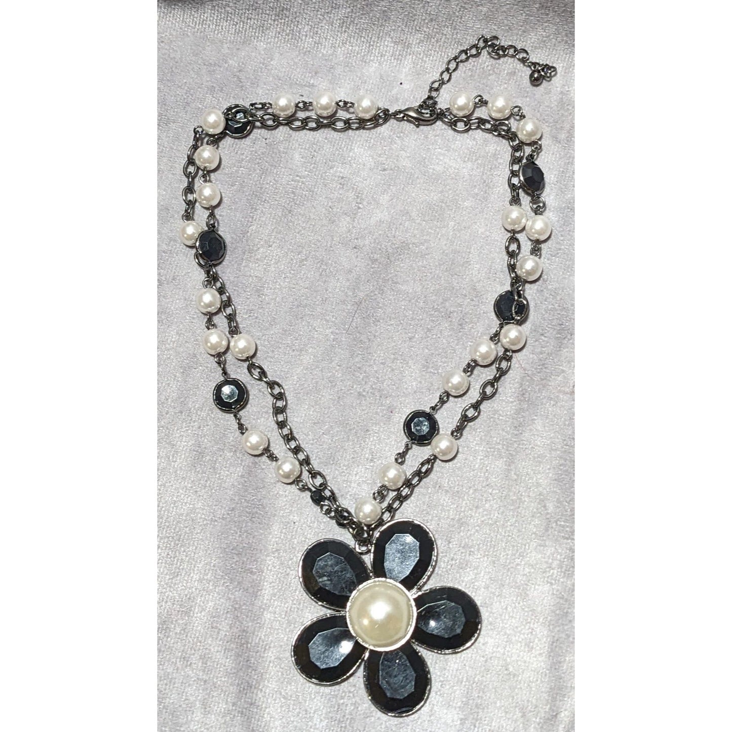 Mod Pearl Flower Necklace