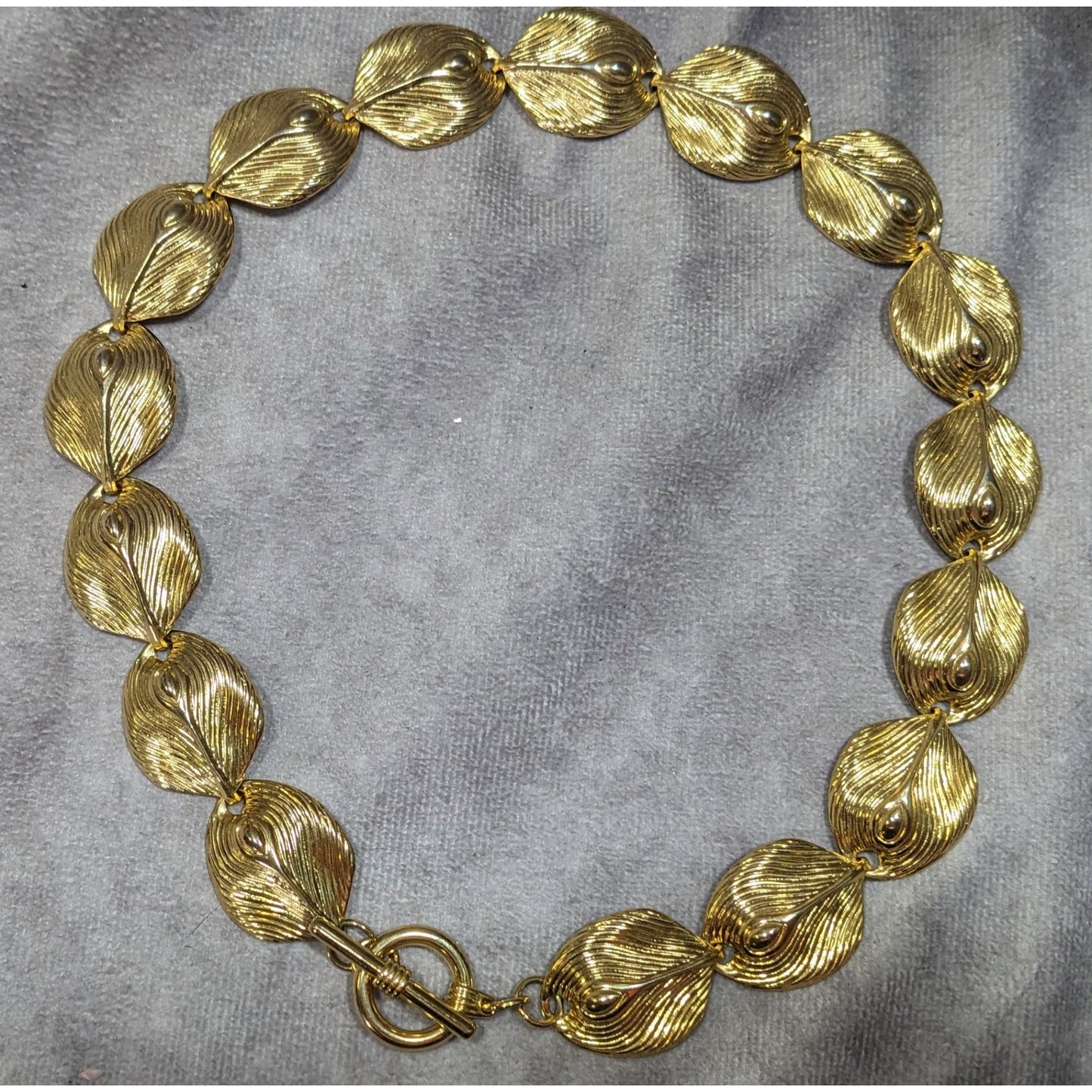 Vintage Peacock Feather Gold Tone Link Toggle Necklace