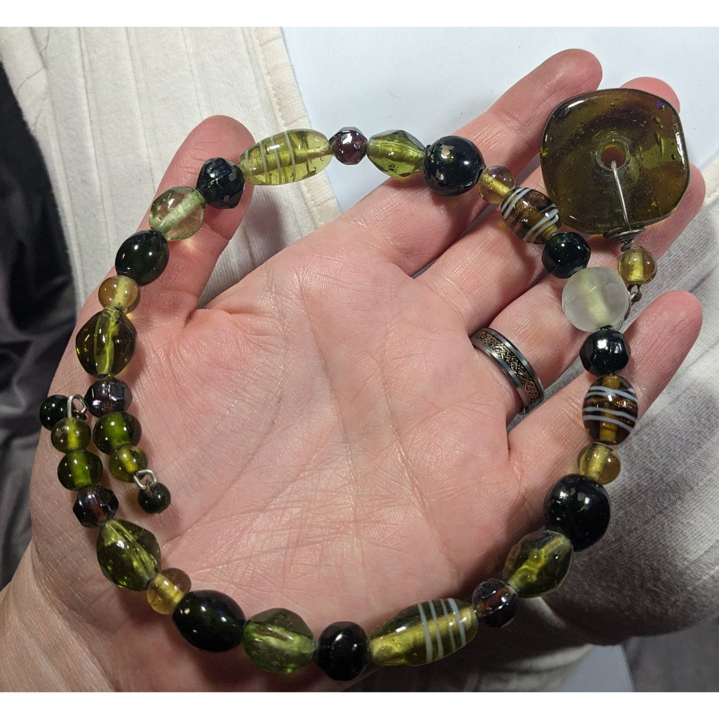Chunky Retro Green Glass Beaded Coil Necklace
