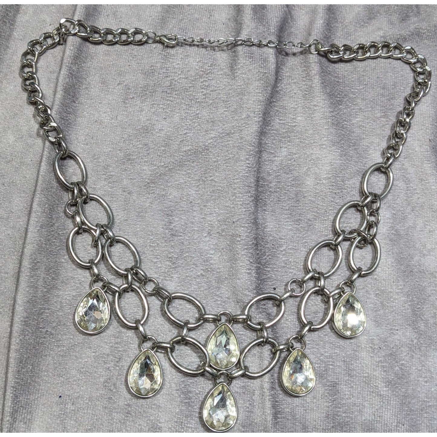 Paparazzi Silver Chain Necklace With Teardrop Crystal Pendants