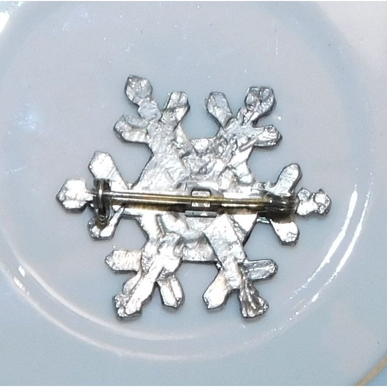 Vintage Metal Snowflake Brooch Silver Tone With Engraved Details