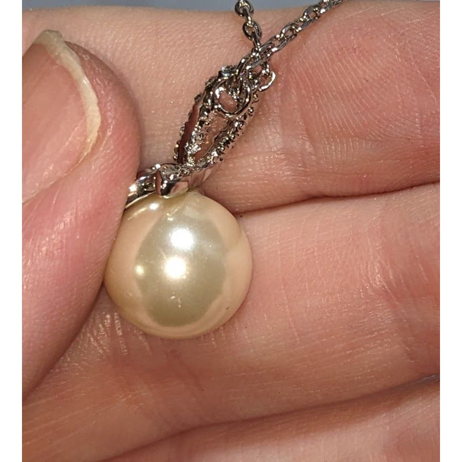 Floral Bridal Silver Tone Faux Pearl Pendant Necklace 16 Inch EUC