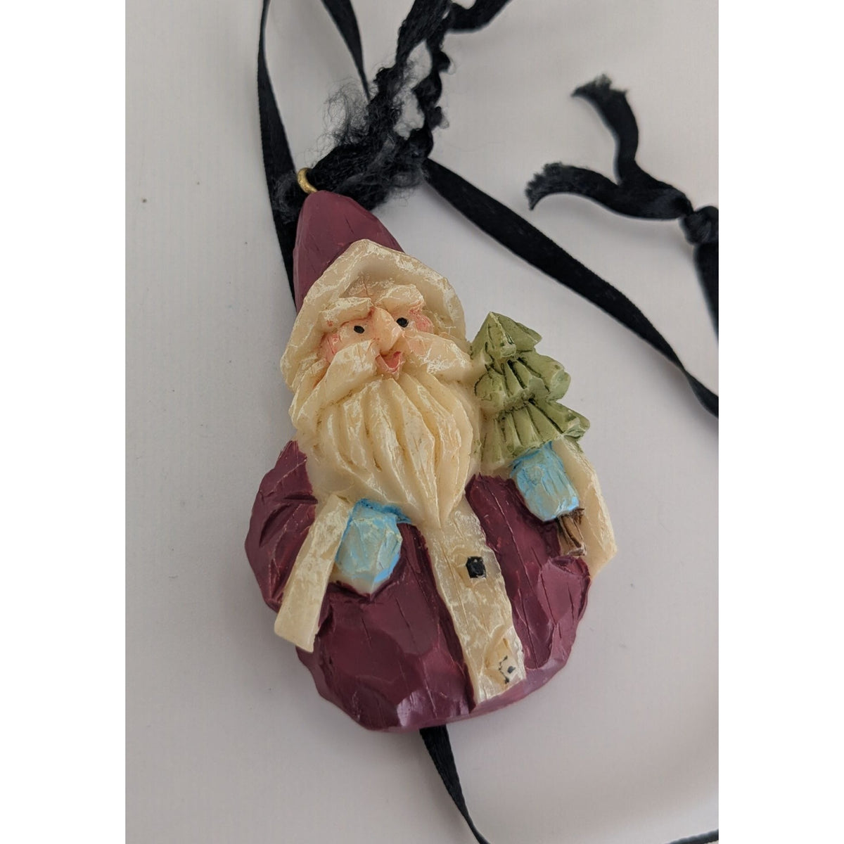 90s Rustic Folk Art Santa Wood-Look Resin Pendant Christmas Necklace