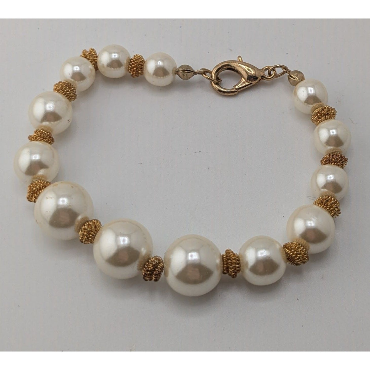 Vintage Glam Classic Pearl Gold Tone Graduated Beaded Bracelet