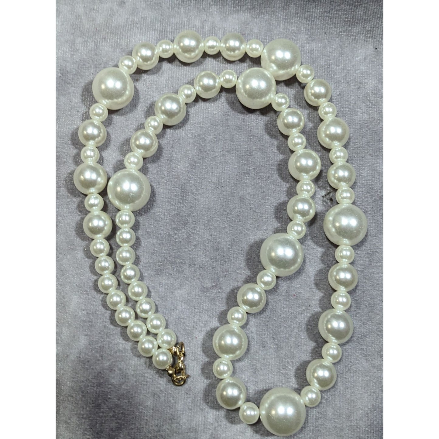 Chunky 80s Glam Style Faux Pearl Necklace