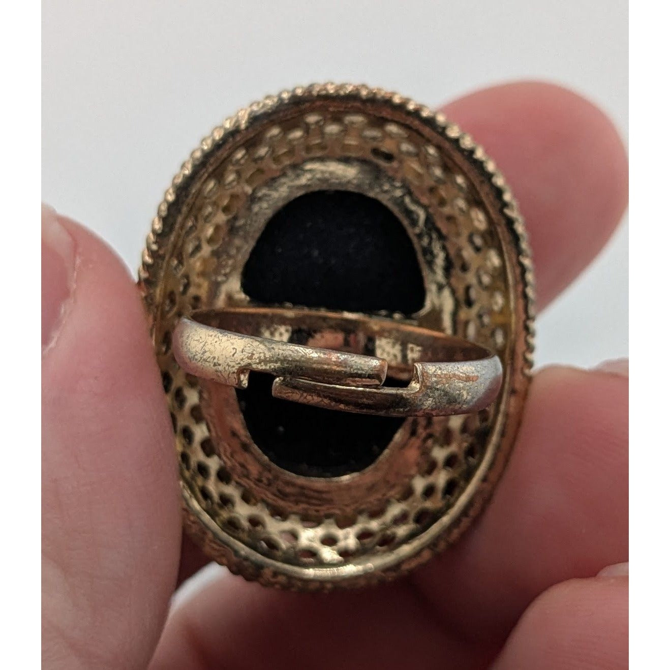 Vintage Gothic Black Cabochon Ring With Braided Gold Tone Bezel Size 7 (Adjustable)