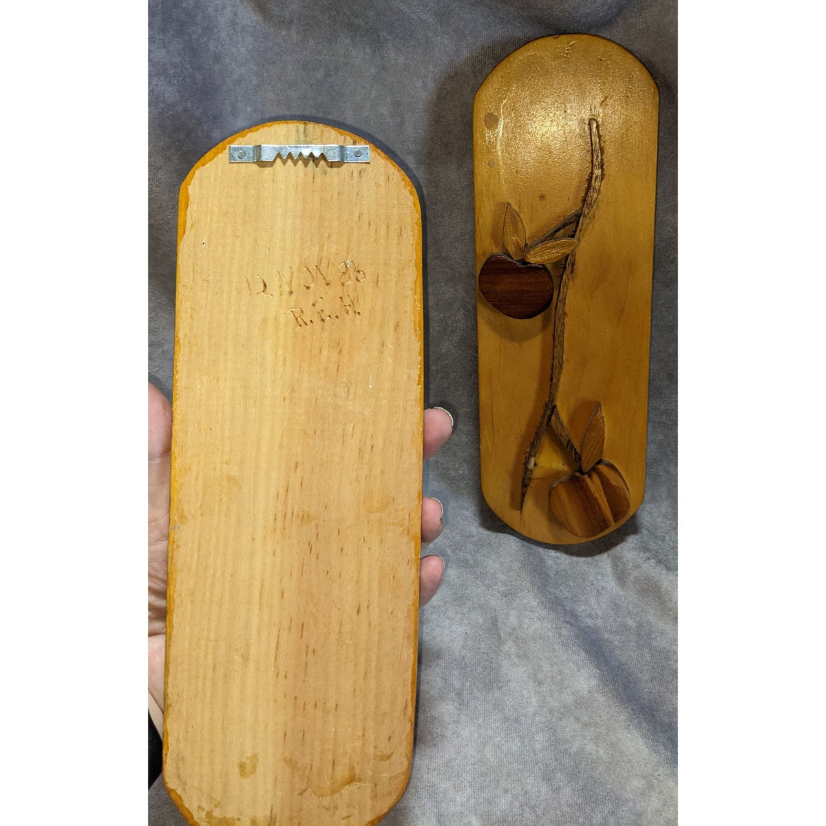 Retro Vintage 1986 Wood Apple Wall Plaques Folk Art Set of 2