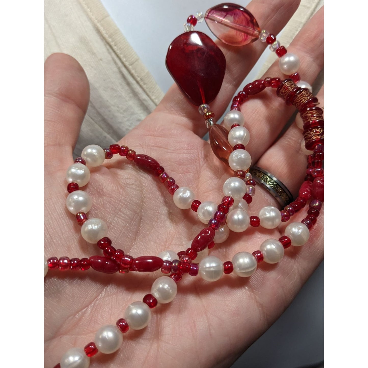 Elegant Red And White Glass Faux Pearl And Acrylic Beaded Necklace