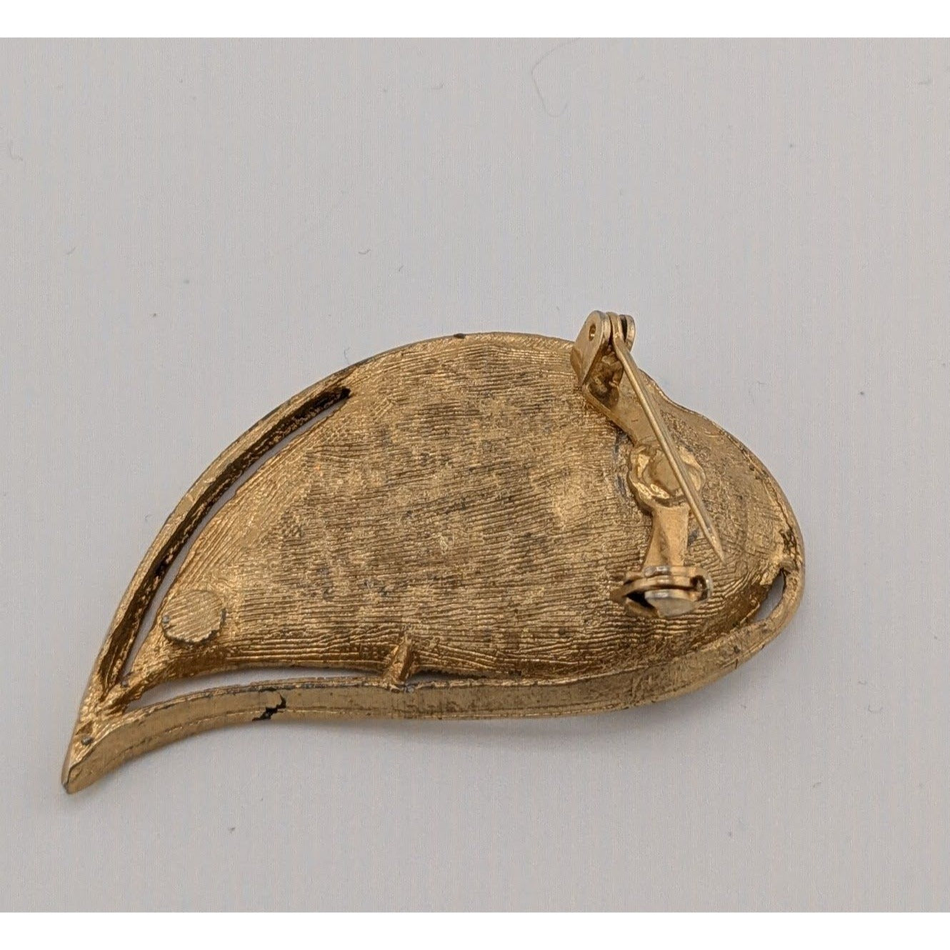 Vintage Gold Tone Textured Leaf Brooch With Faux Pearl Accent