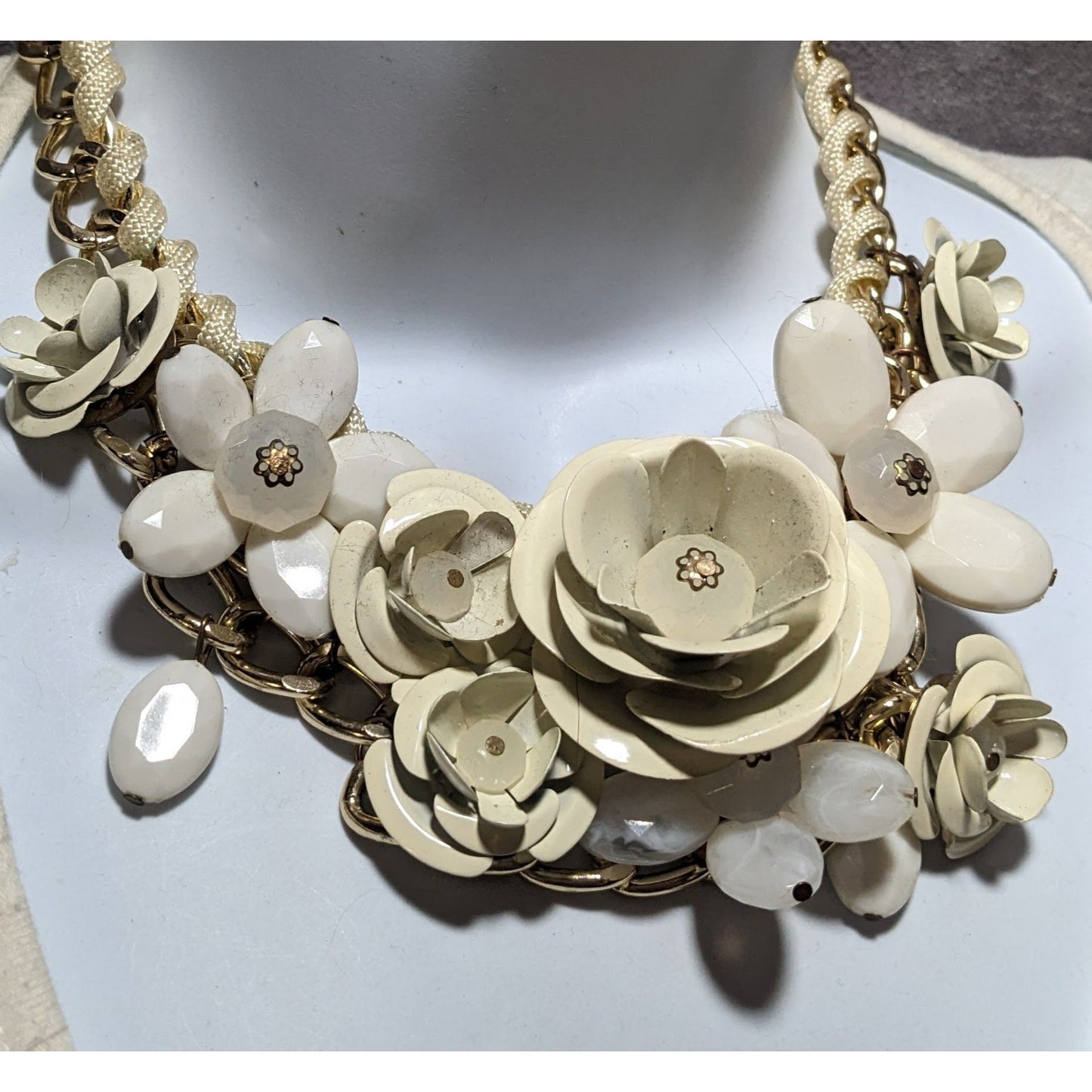 Chunky Cream Floral Necklace