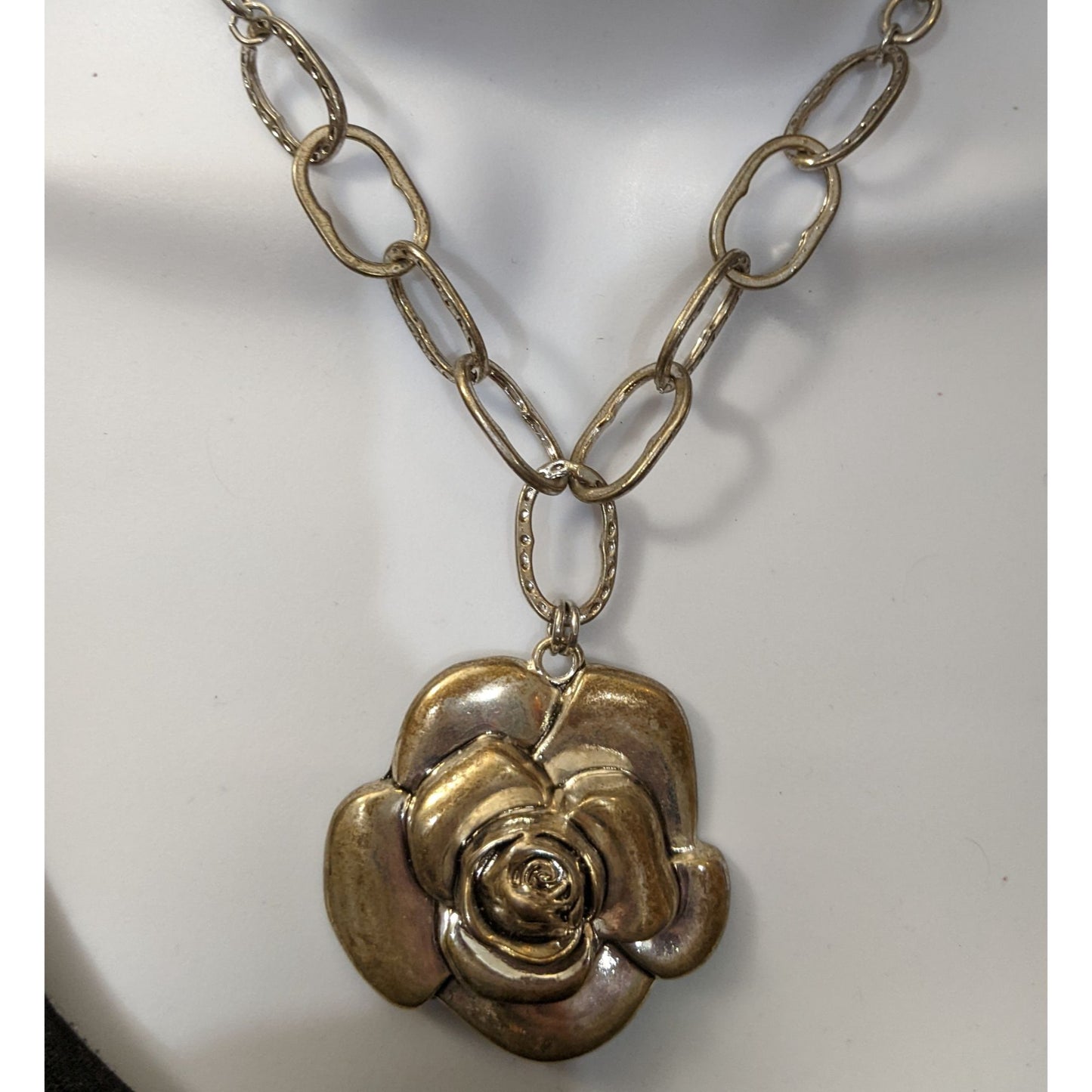 Silver Metal Chunky Flower Pendant Necklace