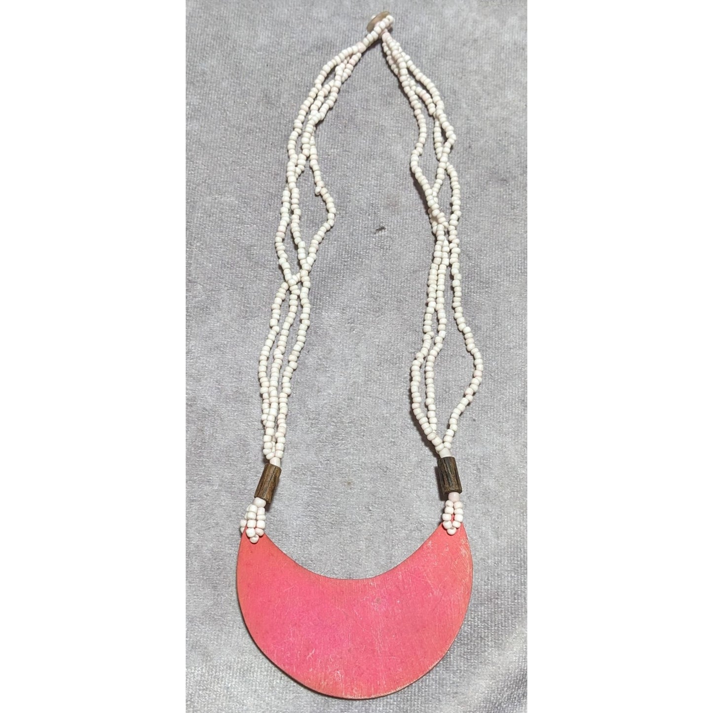 Beaded Necklace With Geometric Pendant In Pink & White