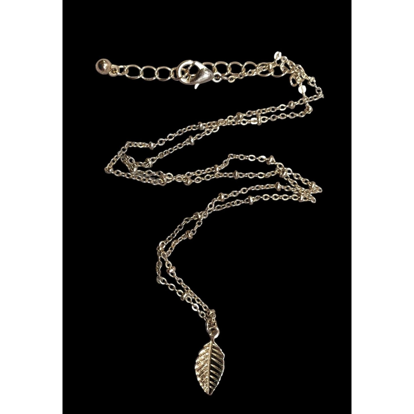 Minimalist Leaf Shaped Gold Tone Pendant Necklace